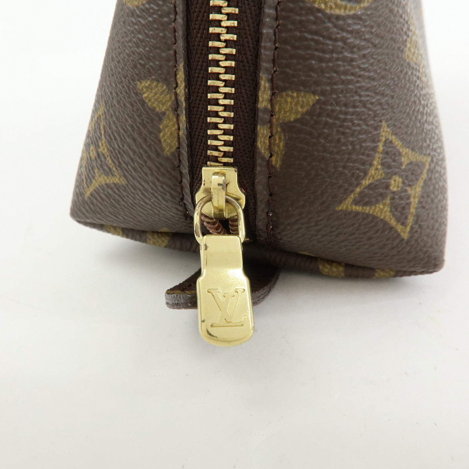Louis Vuitton Monogram Trousse Demi Ronde Cosmetic Pouch M47520