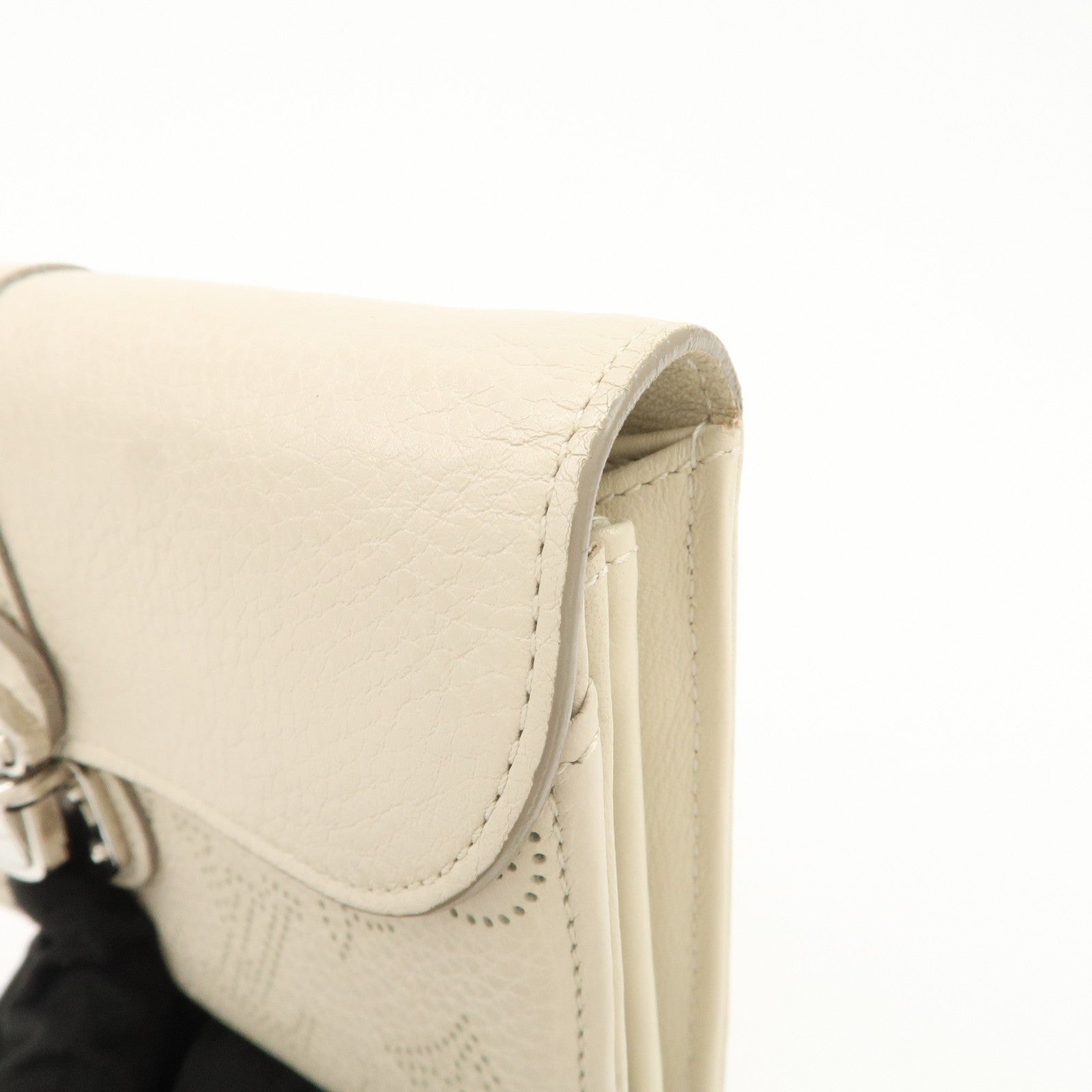 Louis Vuitton Mahina Leather Portefeuille Iris Long Wallet M58159