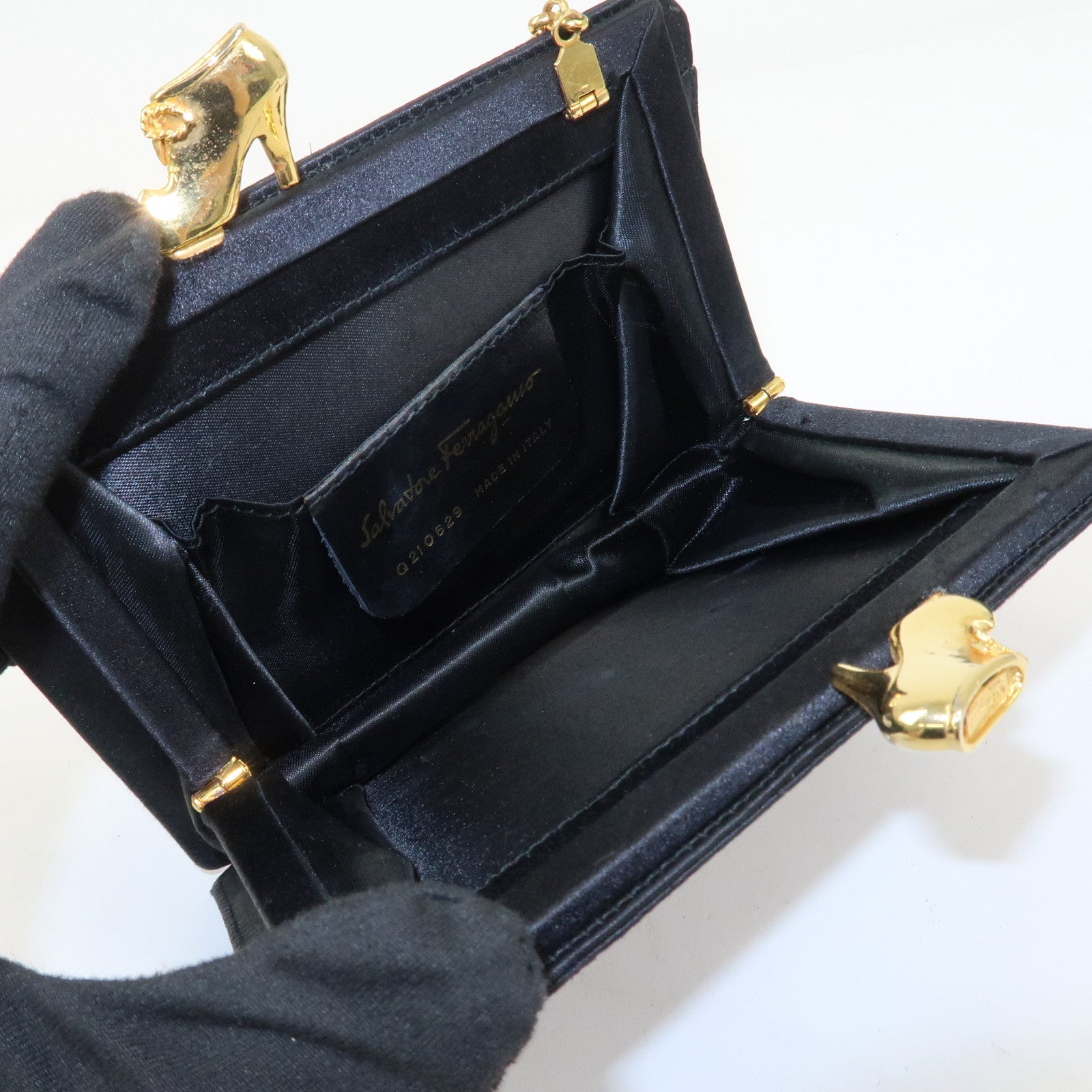 Ferragamo Boots Motif Kiss Lock Hand Bag Black