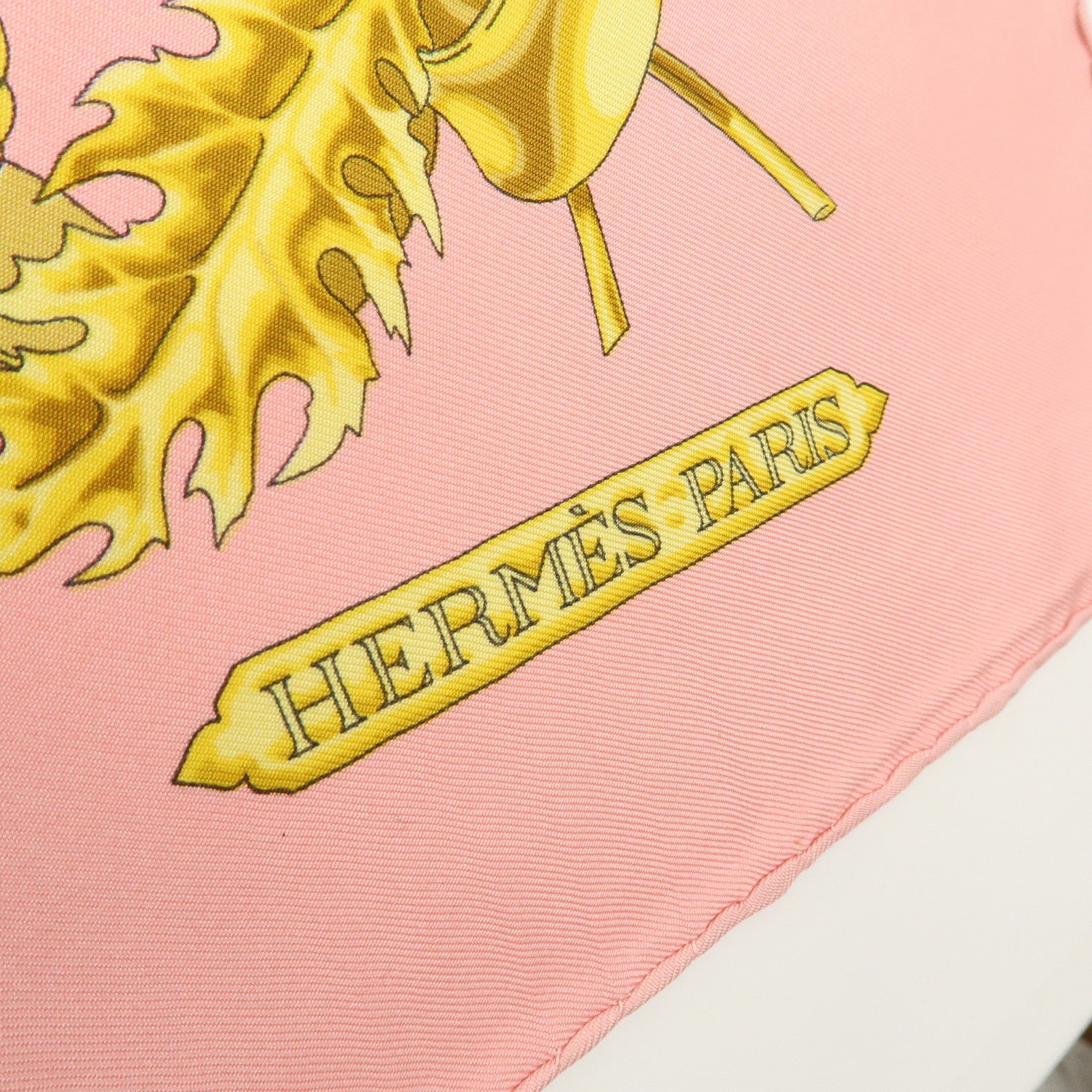 HERMES Carre 90 Silk 100% Scarf BRITISH HERALDRY Light Pink Gold