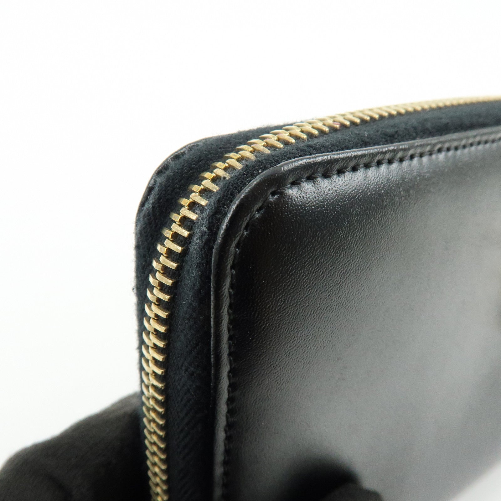 FENDI Leather Round Zippy Long Wallet Black 8M0299