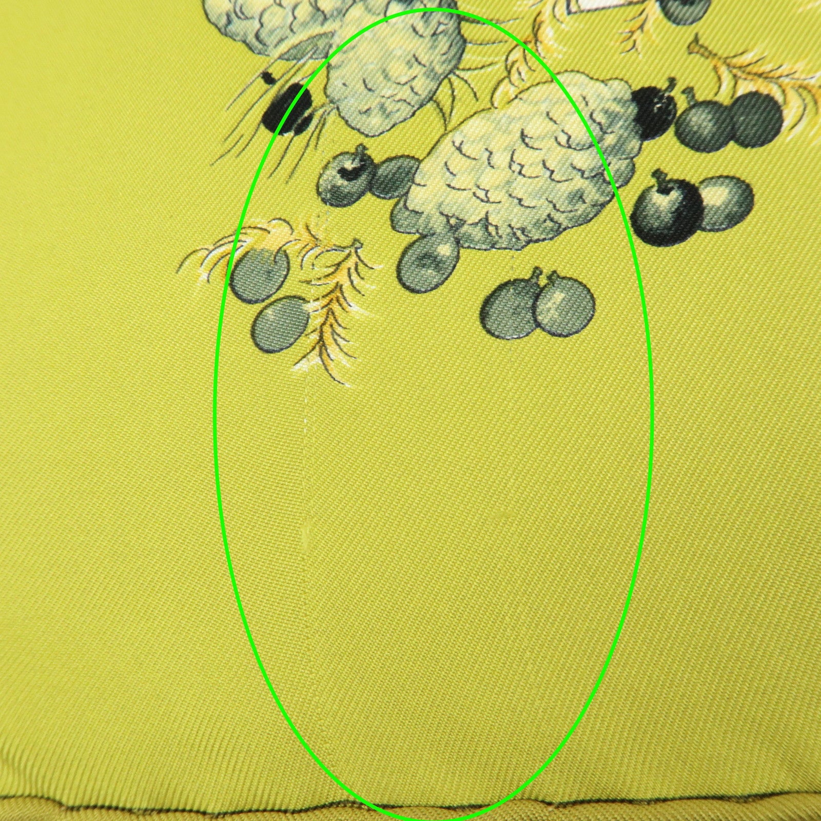 HERMES Carre 90 Silk 100% Scarf AU COEUR DESBOIS Light Green