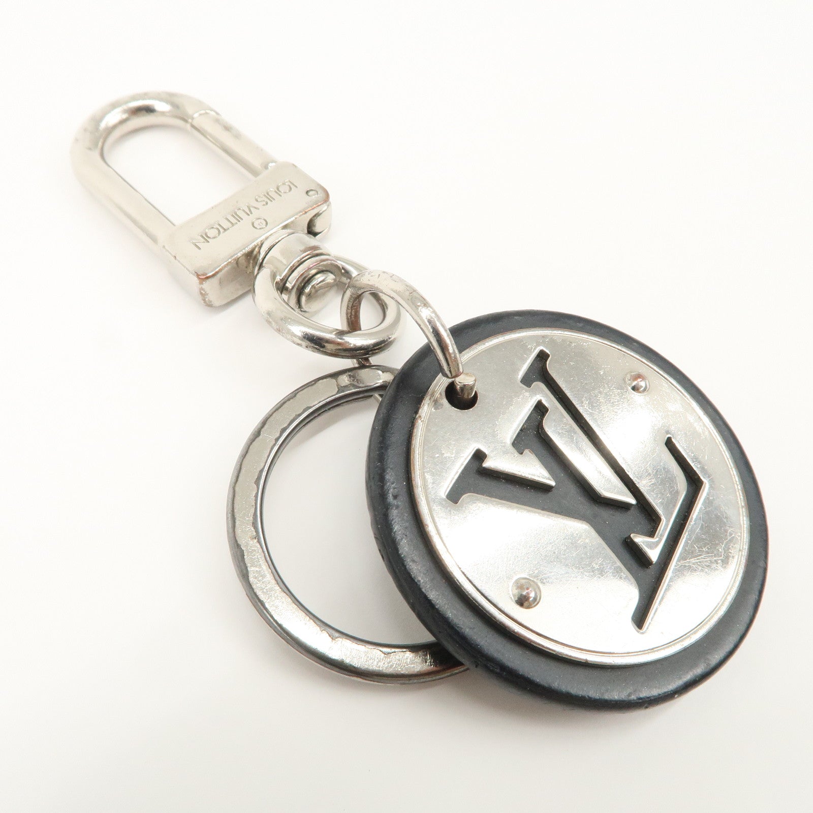 Louis Vuitton Porte Cles LV Circle Key Ring Black Silver M67362