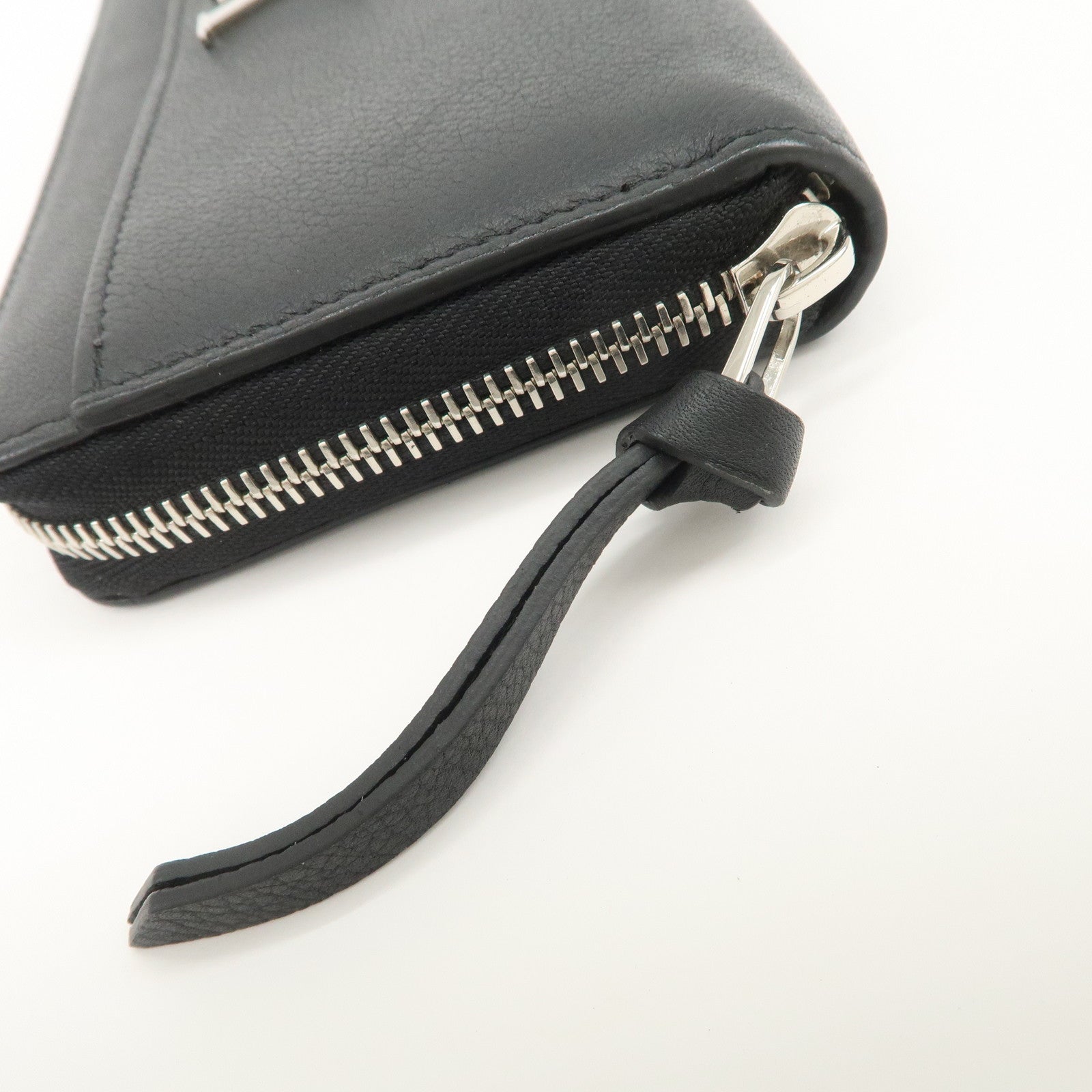 Louis Vuitton Lockme Leather Round Zippy Long Wallet Noir M62622