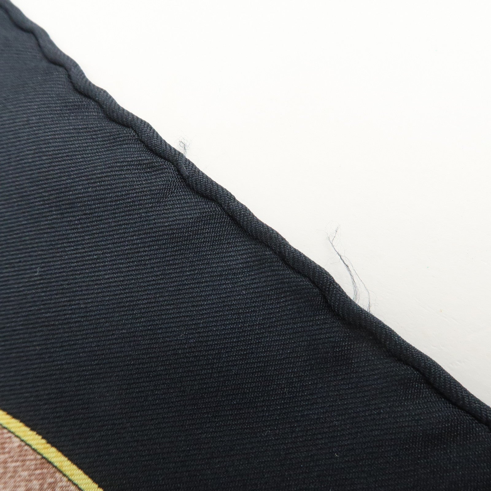 HERMES Carre 90 Silk 100% Scarf Qu' importe le flacon Black