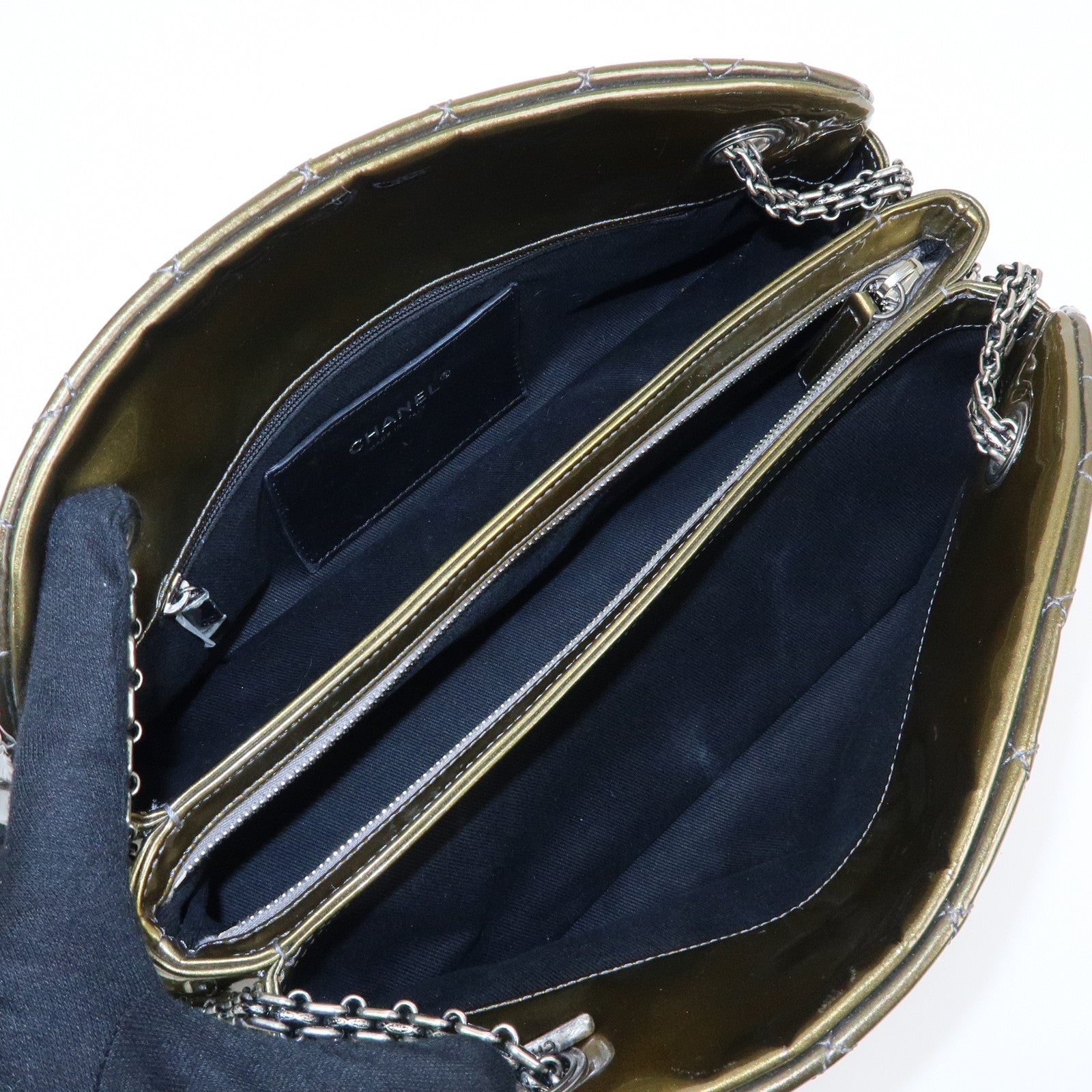 CHANEL Mademoiselle Matelasse Patent Leather Shoulder Bag A50557