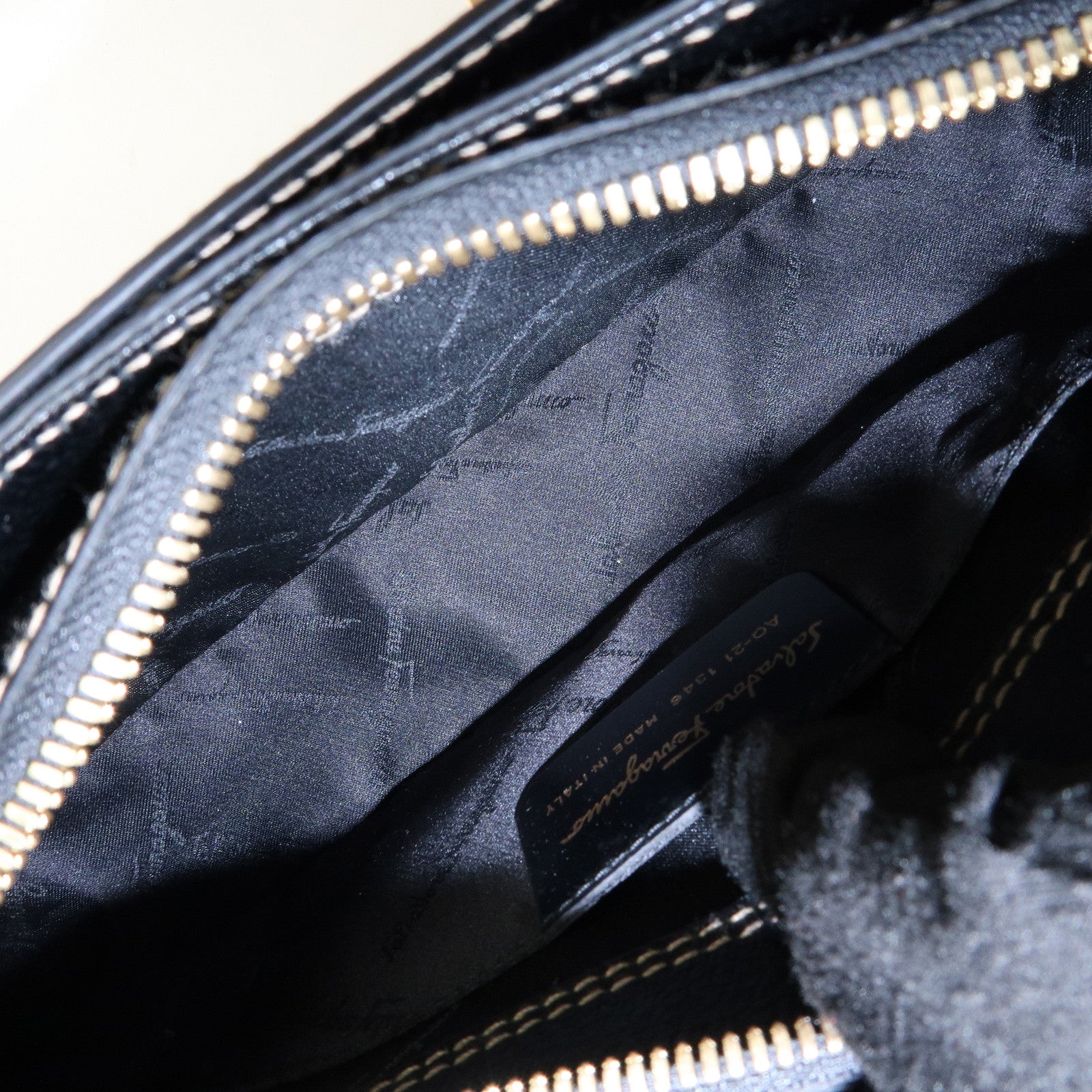 Ferragamo Gancini Leather Shoulder Bag Hand Bag Black