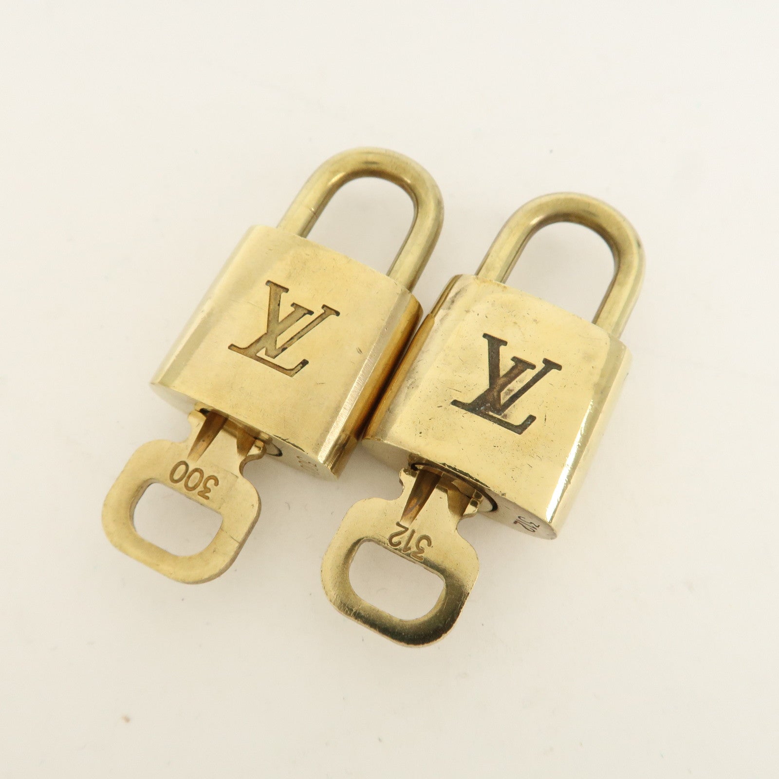 Louis Vuitton Set of 10 Lock & Key Cadena Key Lock Metal Gold Used