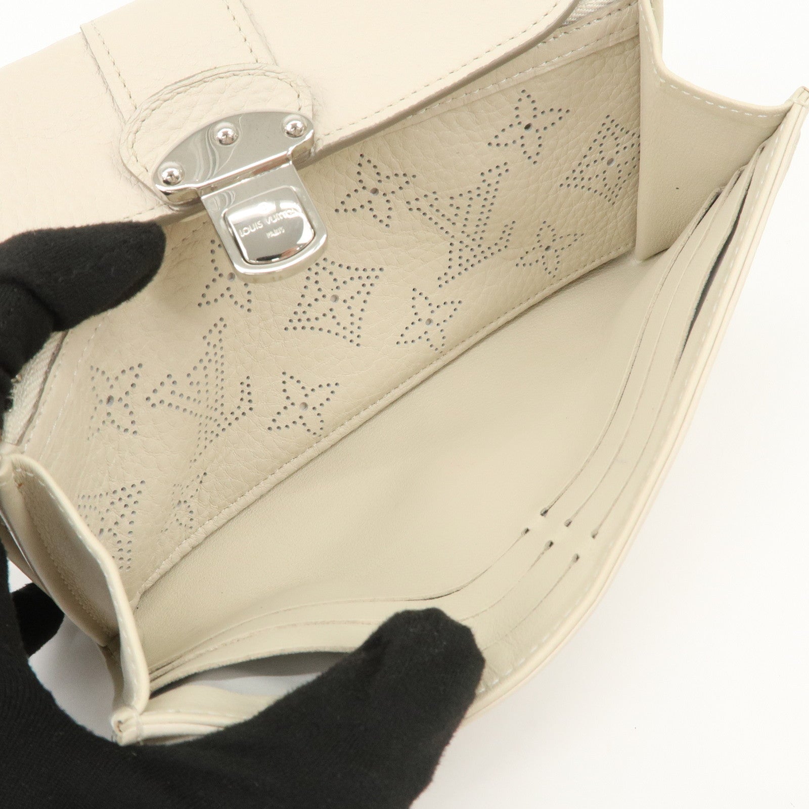 Louis Vuitton Mahina Leather Portefeuille Iris Long Wallet M58159