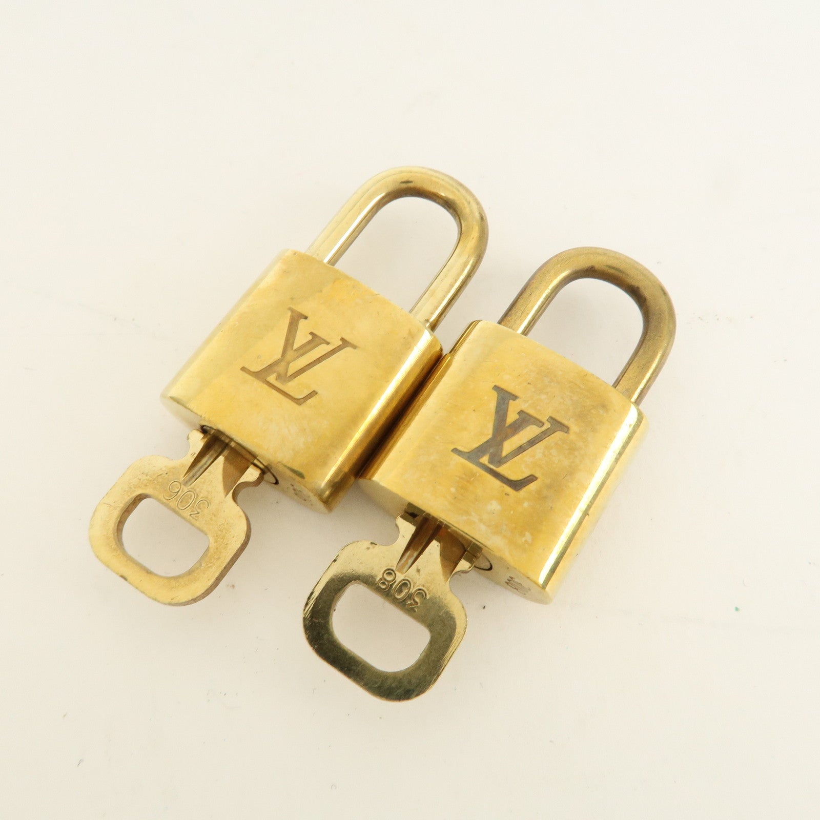 Louis Vuitton Set of 10 Lock & Key Cadena Key Lock Metal Gold Used