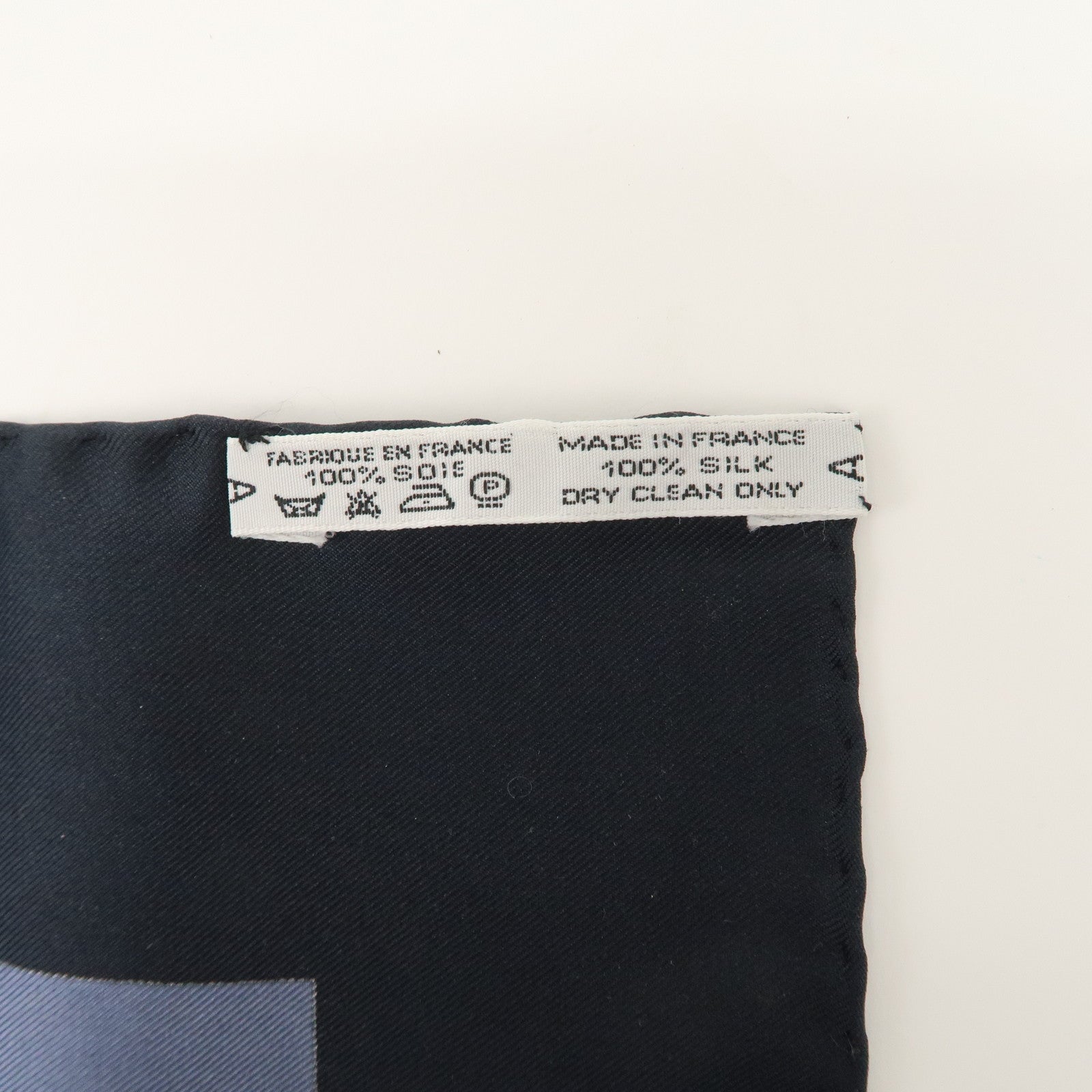 HERMES Carre 90 Silk 100% Scarf Parmi les fleurs je compte les heures Black