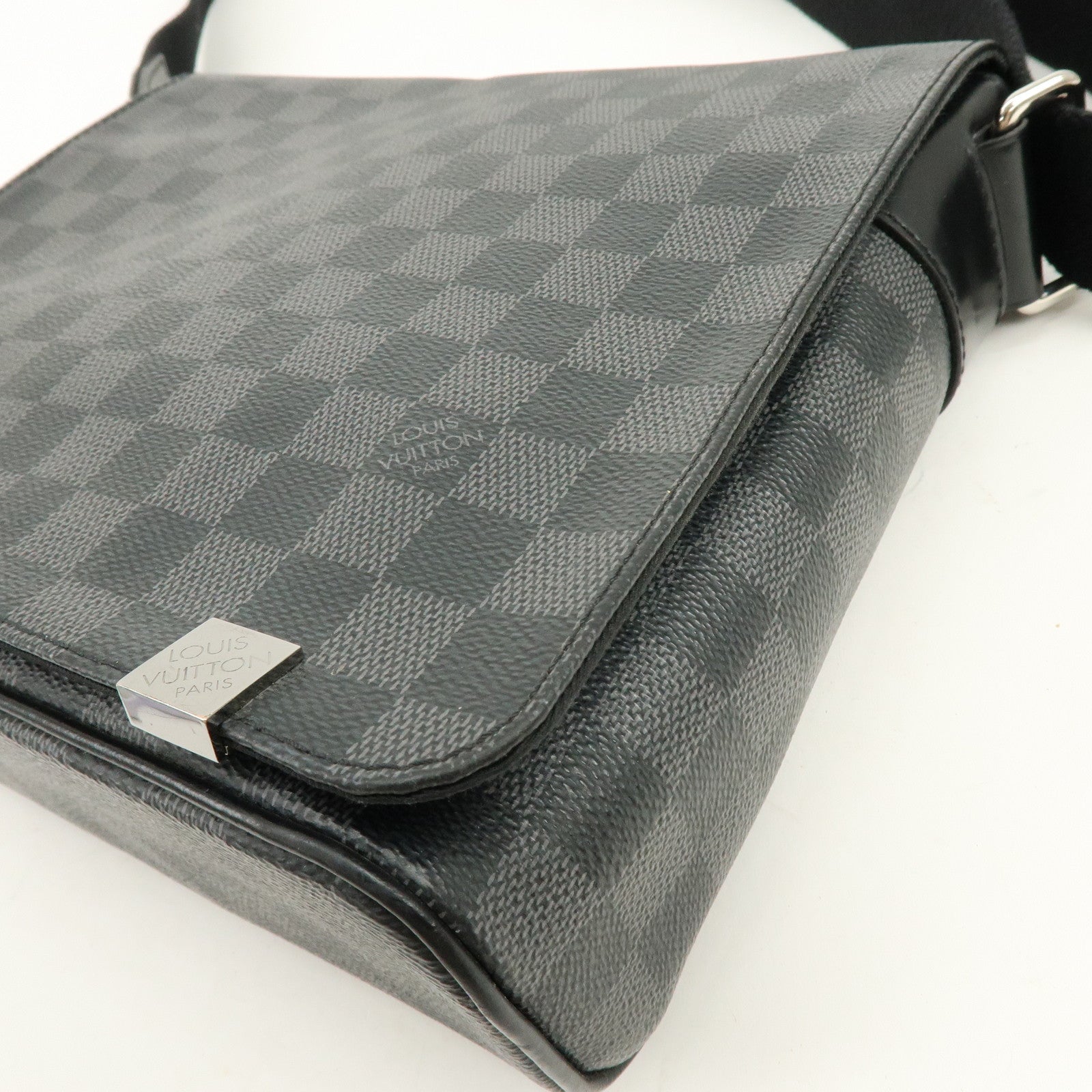 Louis Vuitton Damier Graphite District PM NM Crossbody Bag N41028
