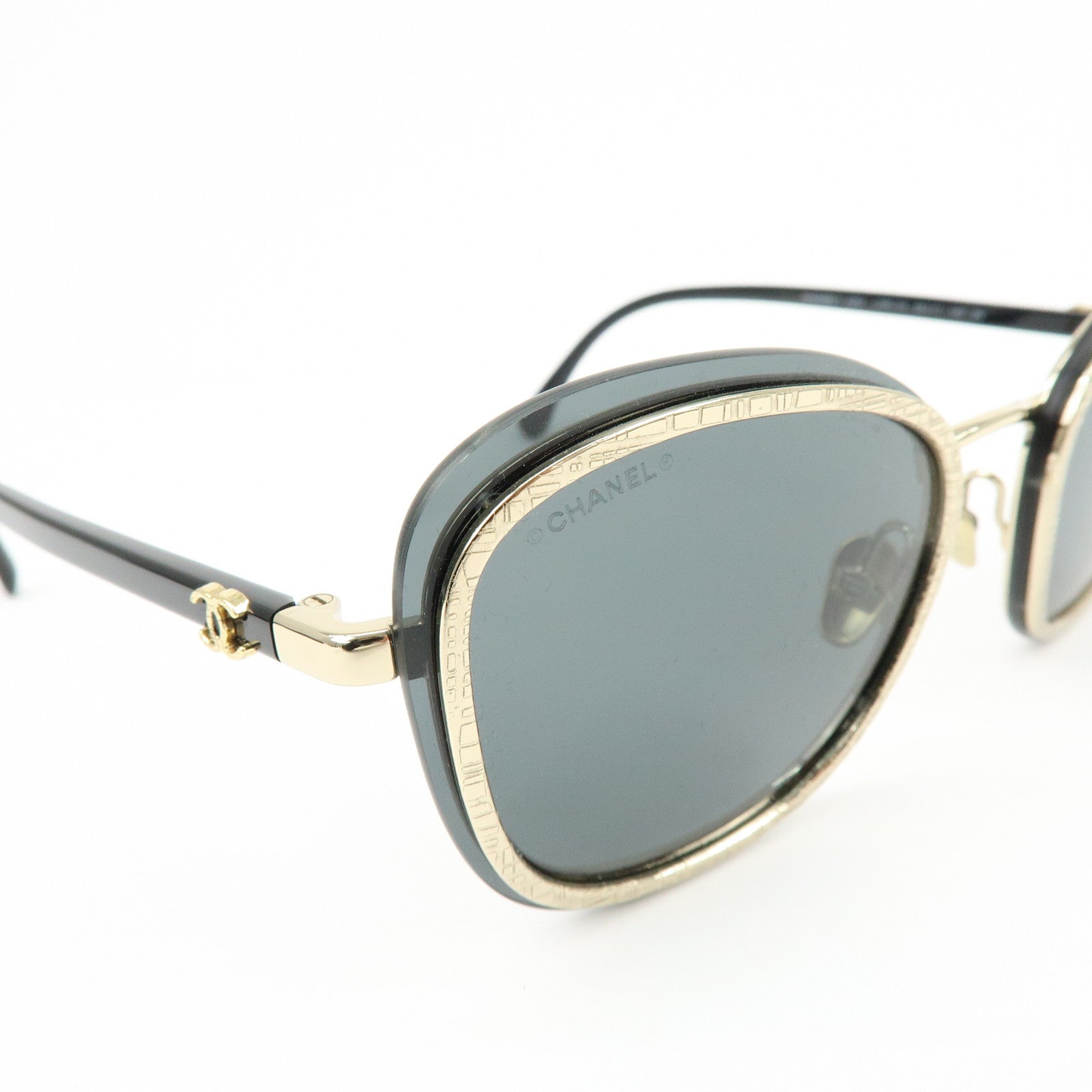 CHANEL Plastic Sunglasses Black Gold 56□17 140 3N 4264