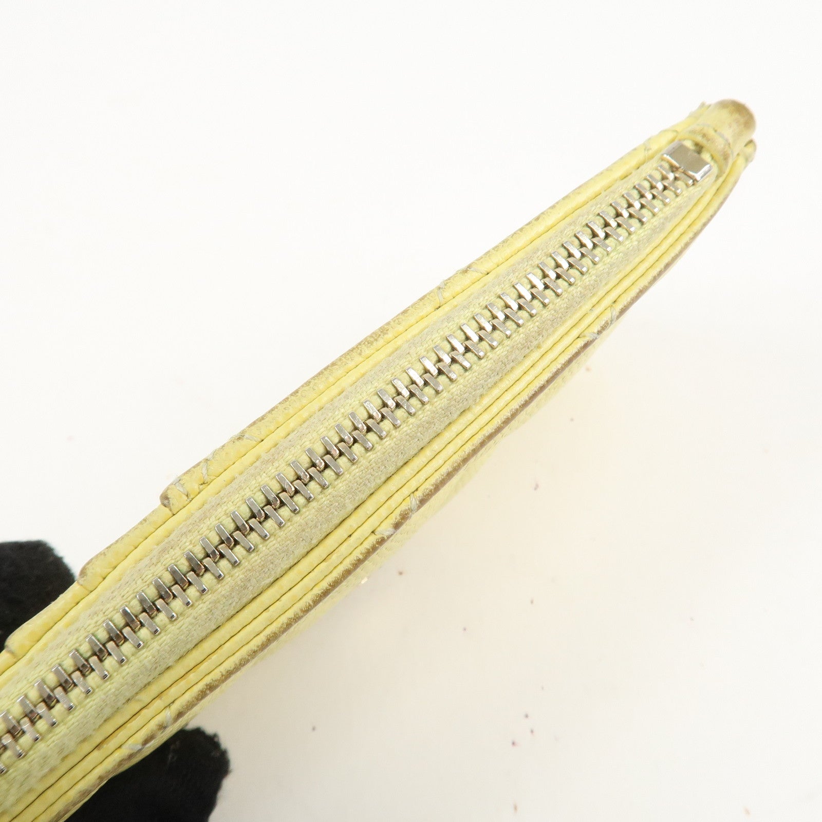 CHANEL Matelasse Caviar Skin Coco Mark Zippy Coin Case Yellow Gold HDW Used