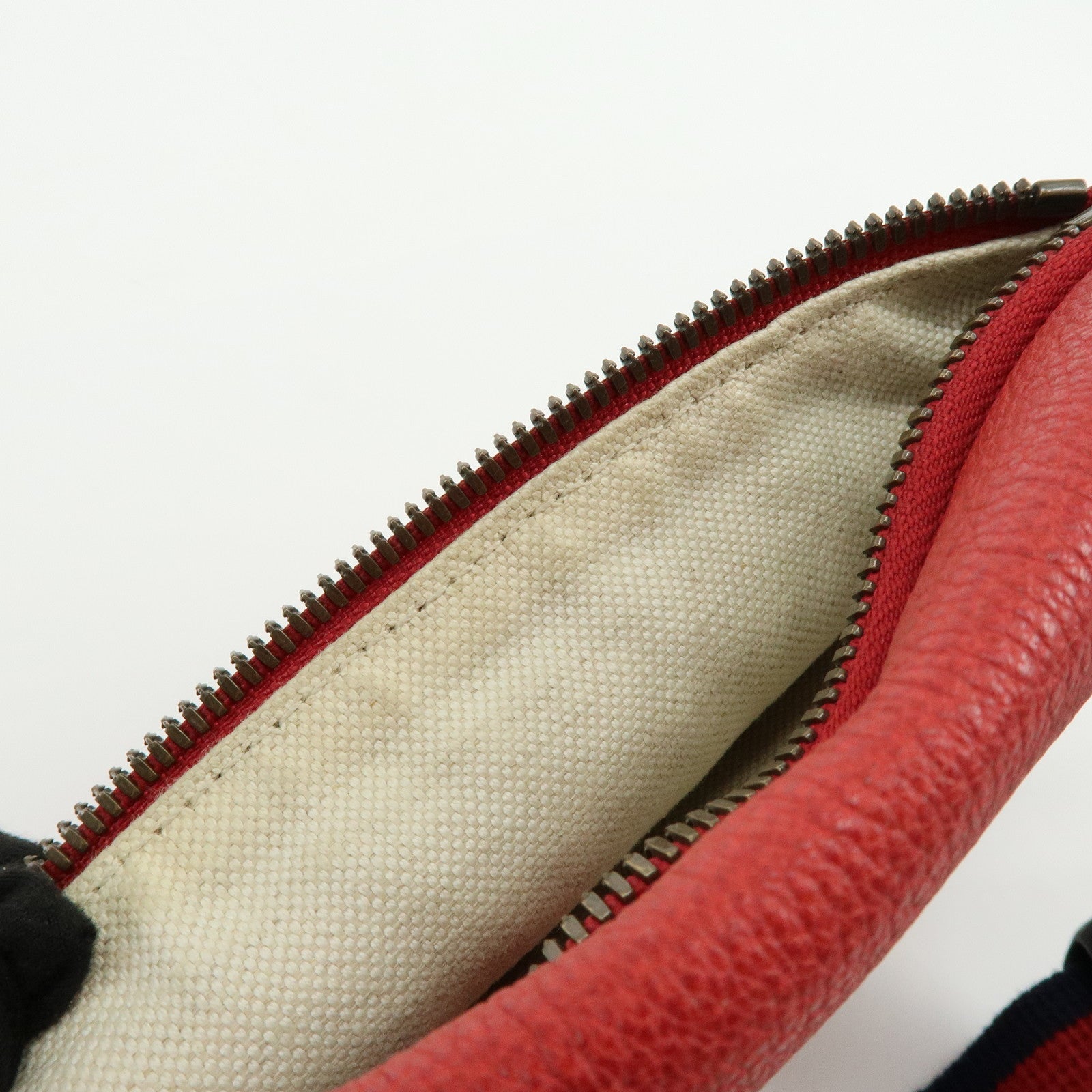 GUCCI Sherry Leather Waist Pouch Body Bag Red 527792