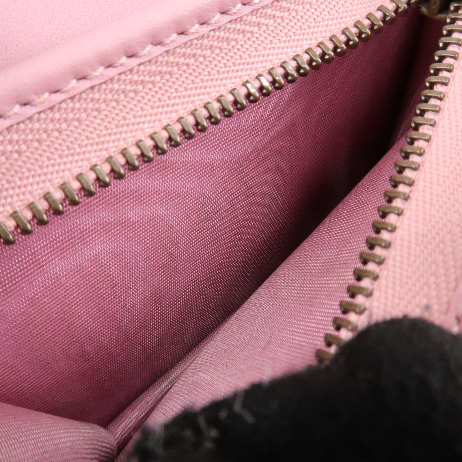 GUCCI GG Supreme Leather Strawberry Print Bi-fold Wallet 573839 Used