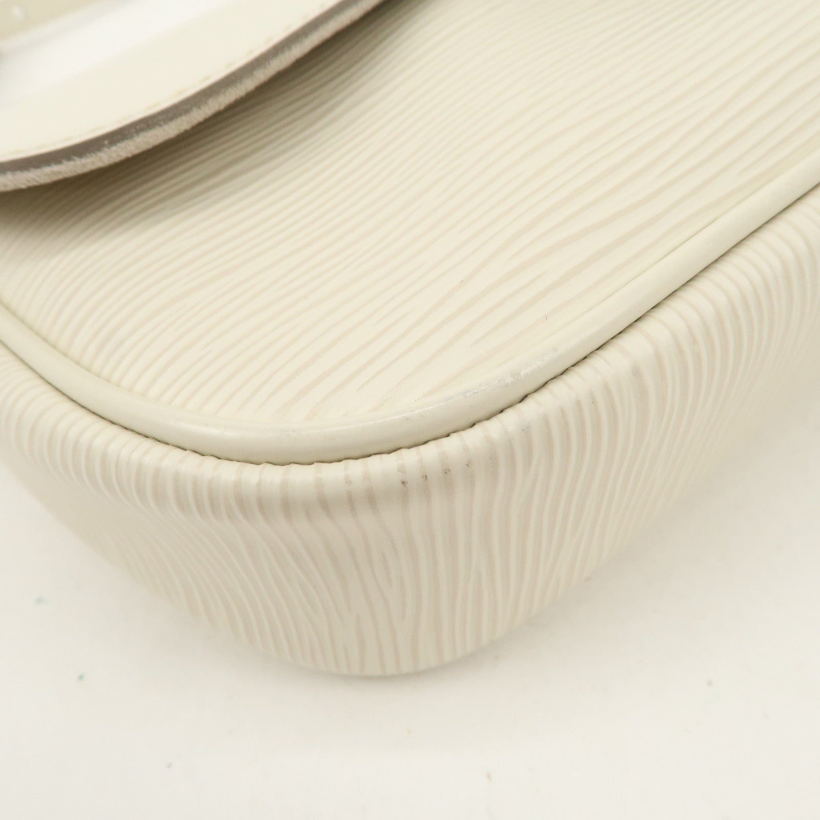 Louis Vuitton Epi Pochette Montaigne Shoulder Bag Ivoire M5929J Used