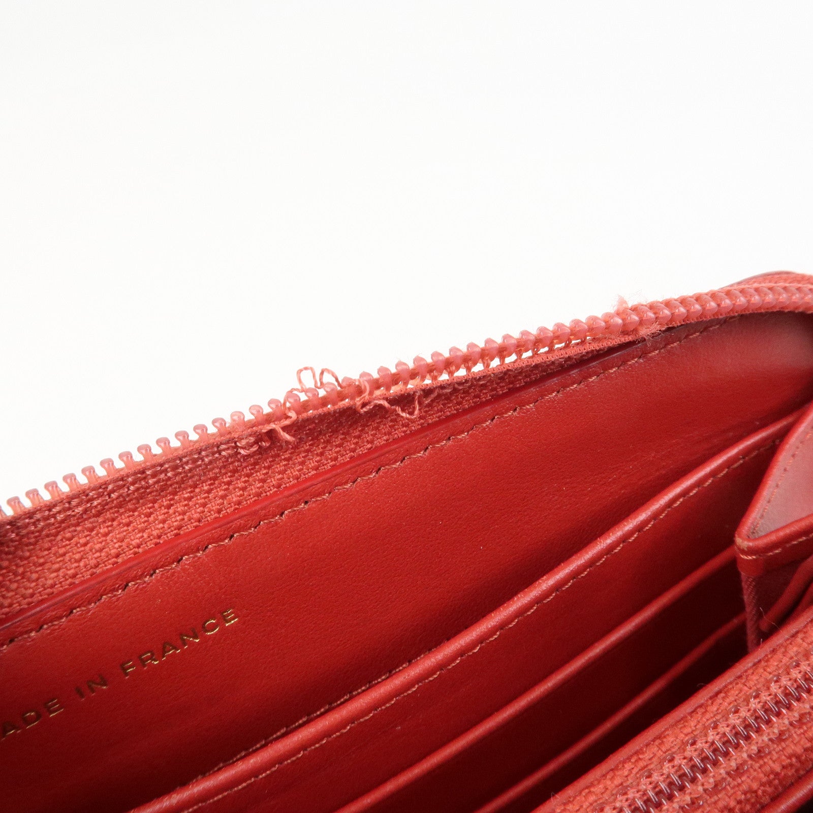 CHANEL BOY CHANEL Caviarskin Round Zippy Wallet Red Gold A68912
