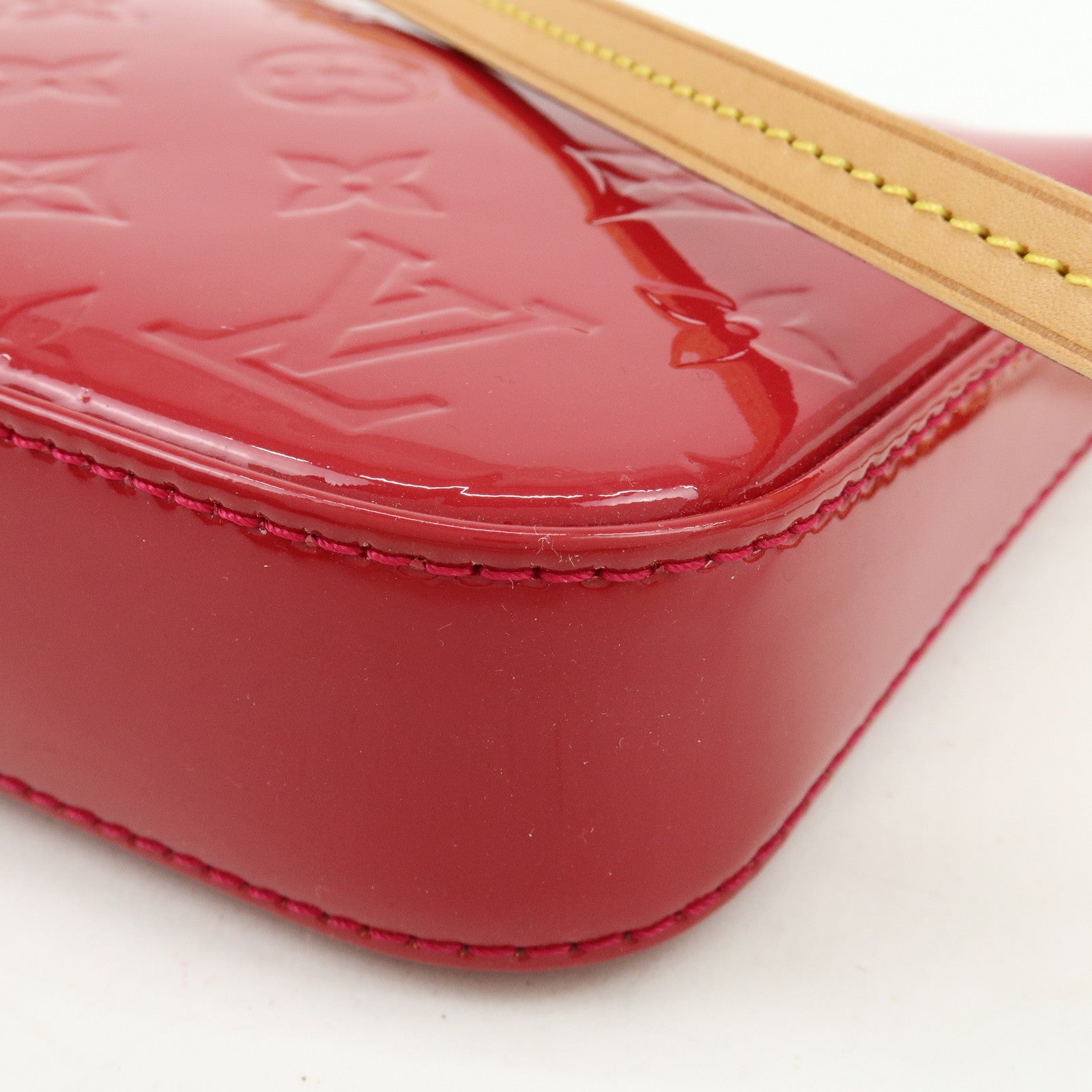 Louis Vuitton Monogram Vernis Pochette Accessoires Pouch Red M91574