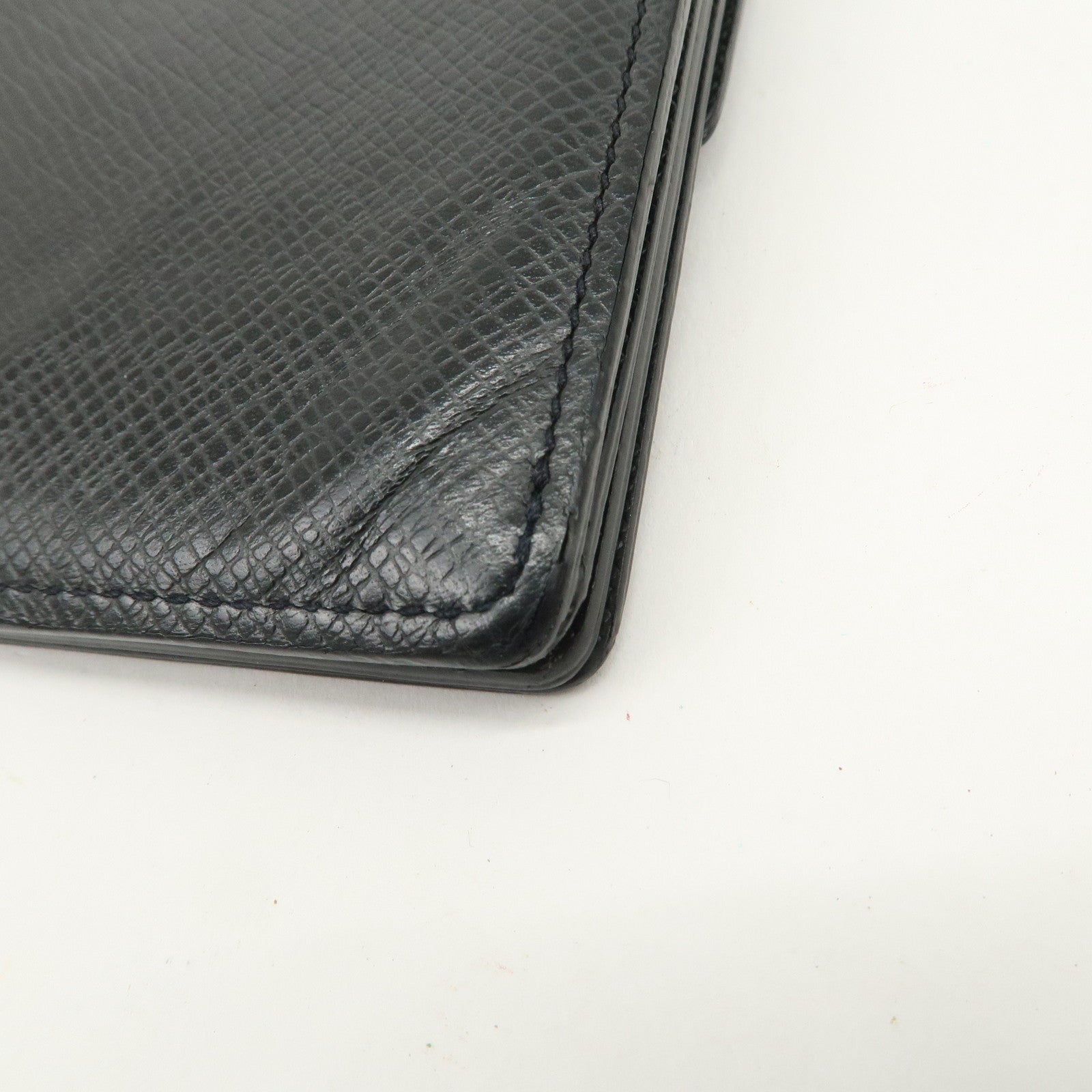 Louis Vuitton Taiga Portefeuille Accordeon Long Wallet Noir M30998