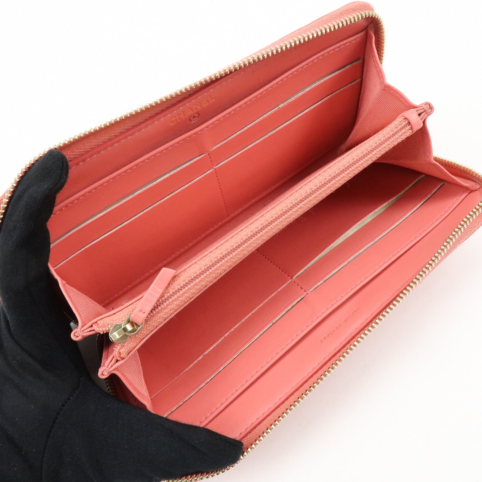 CHANEL Matelasse Caviarskin Round Zippy Long Wallet Pink A82281