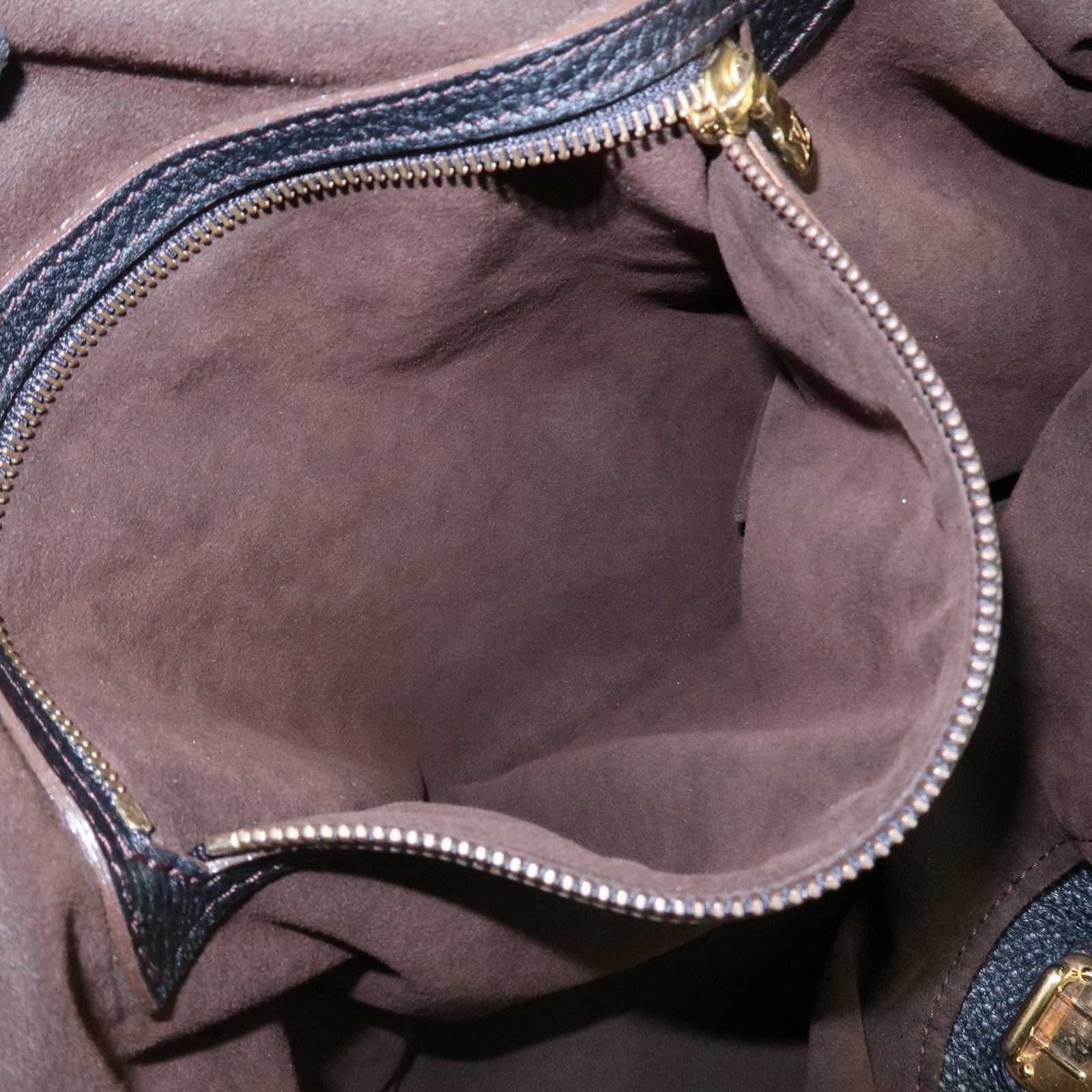 Louis Vuitton Monogram Mahina XL Leather Hand Bag Noir M95547