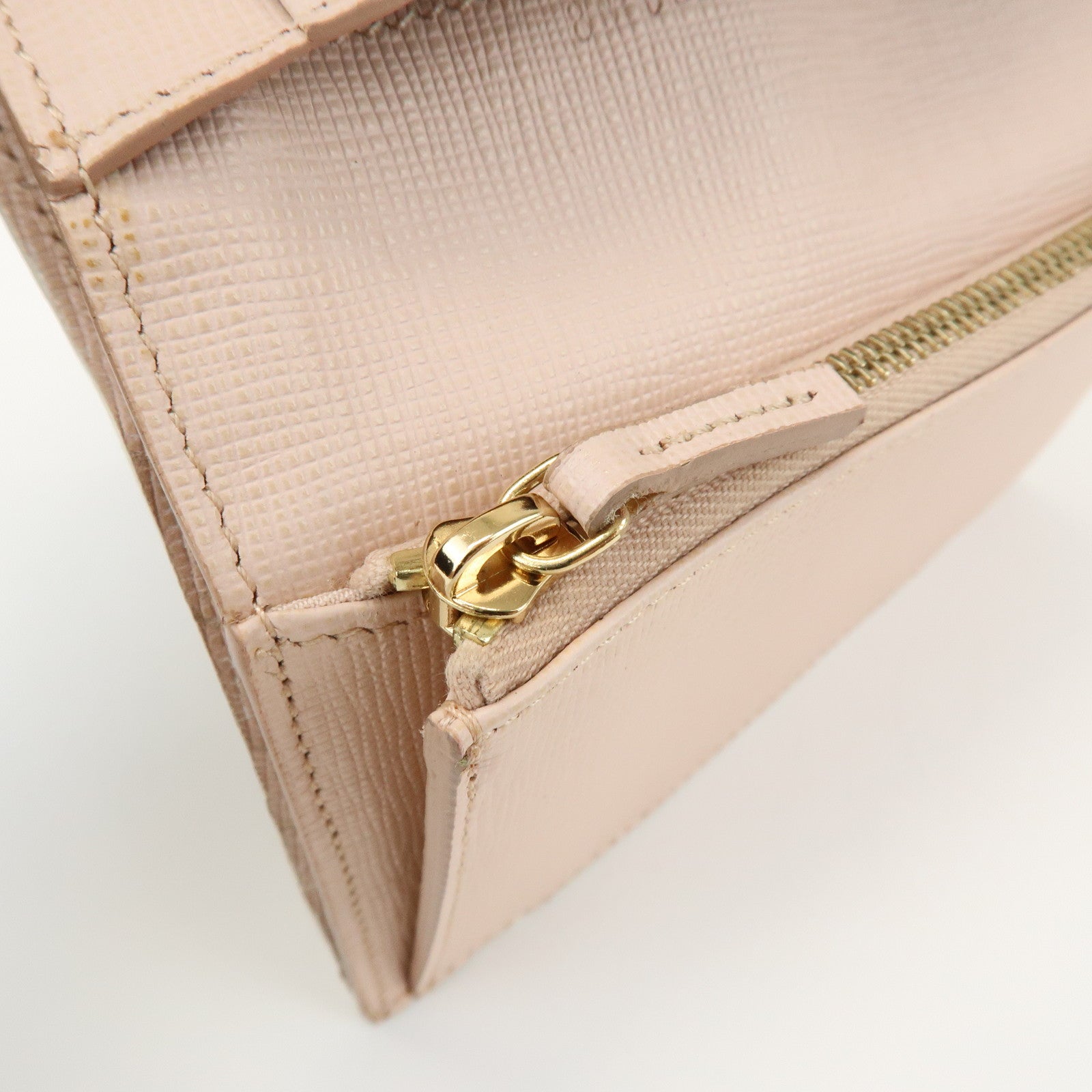 FENDI Leather Bicolor Bi-fold Compact Wallet White LightPink 8M0352