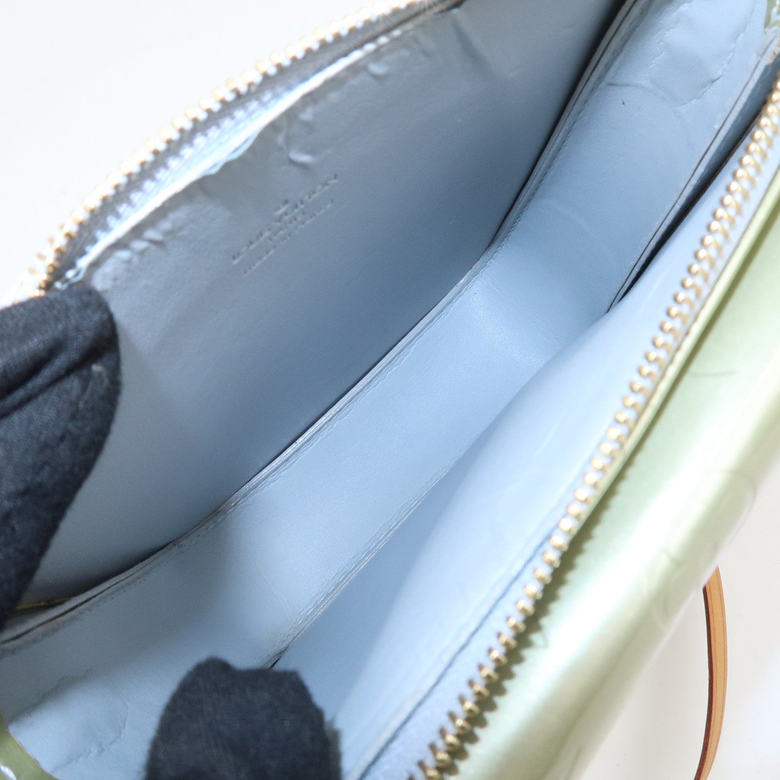 Louis Vuitton Monogram Vernis Motto Shoulder Bag Gris M91030