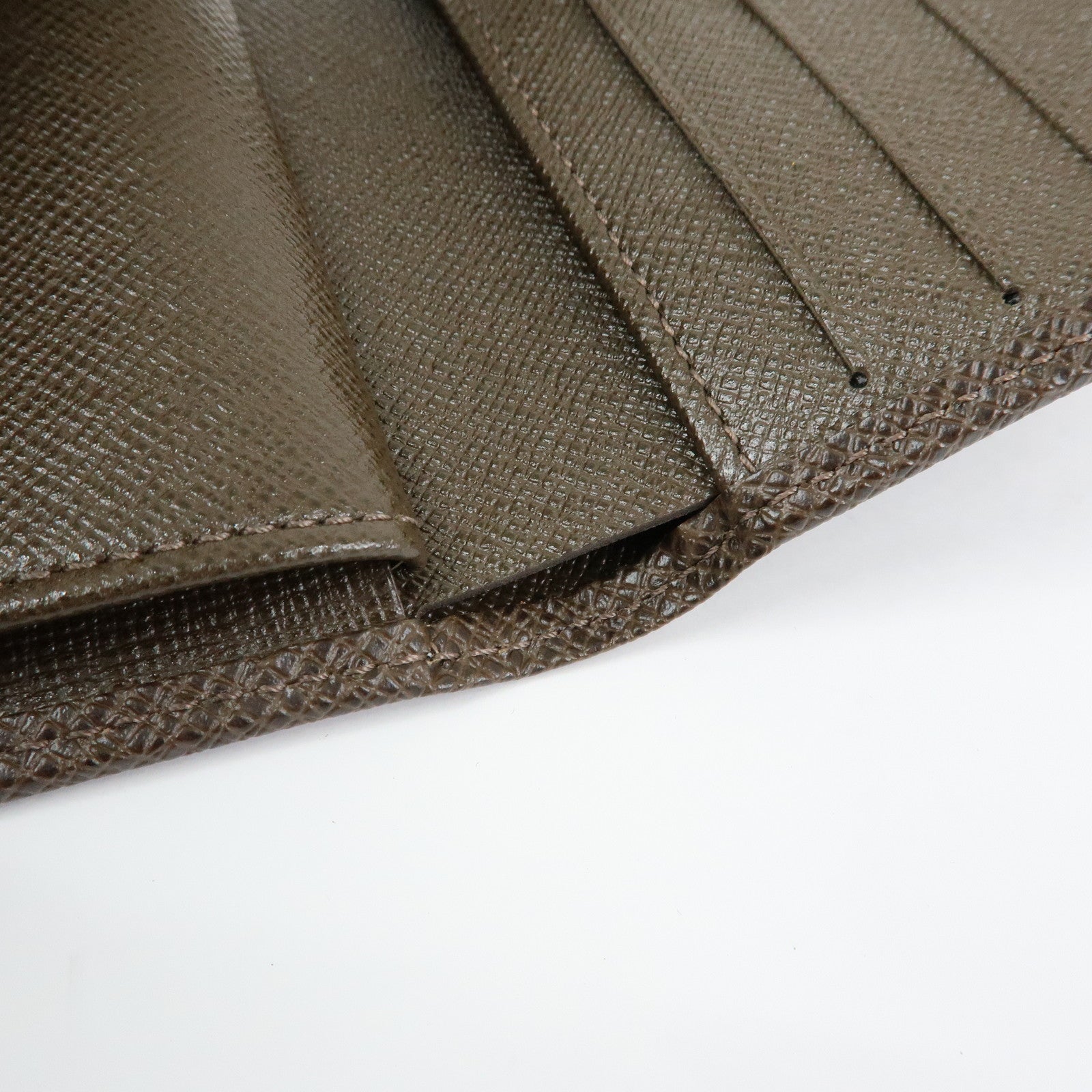 Louis Vuitton Taiga Porte 3 Cartes Credit Bi-fold Wallet M30458