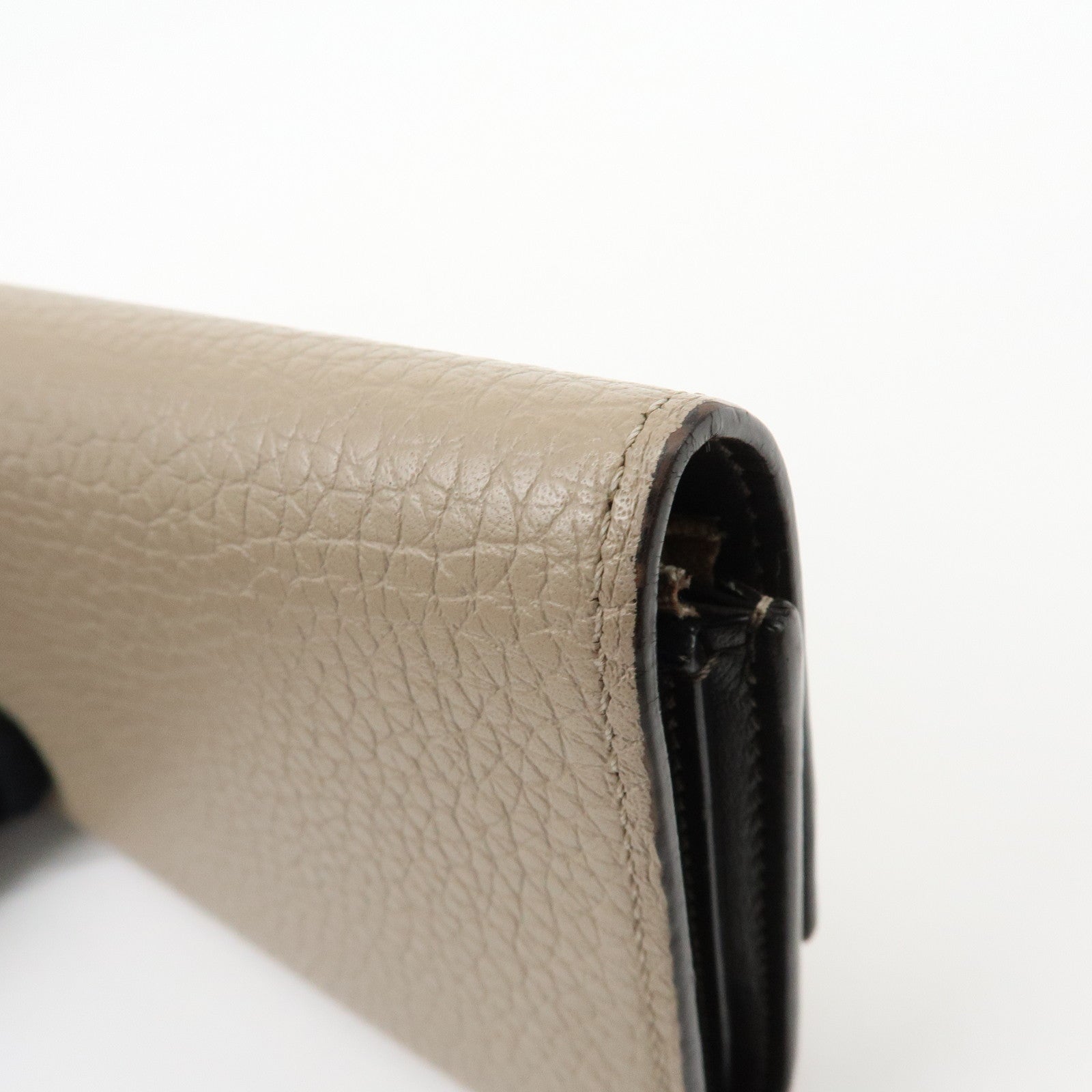 Louis Vuitton Portefeuille Capucines Leather Compact Wallet M62159