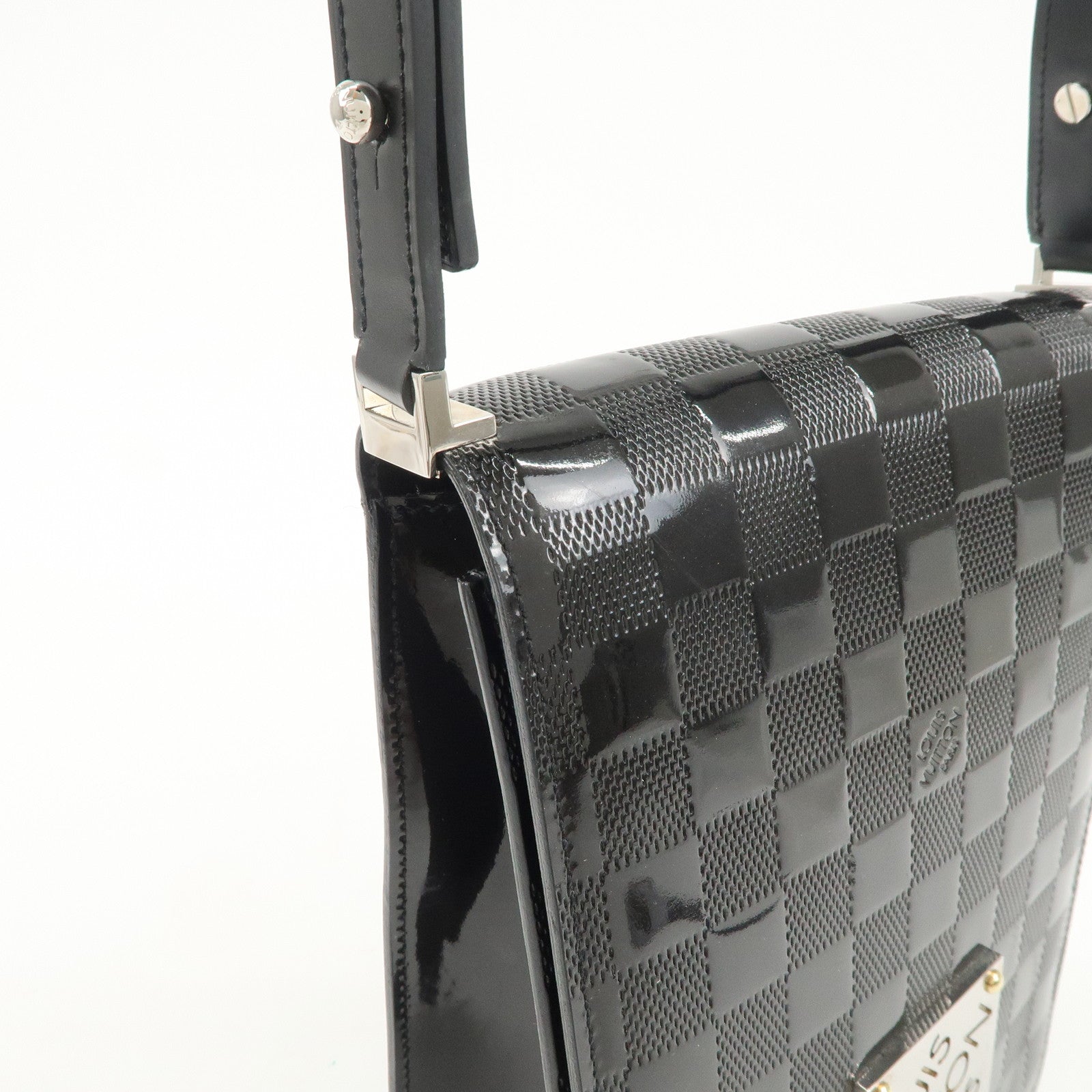 Louis Vuitton Damier Vernis Club Shoulder Bag Noir M92127