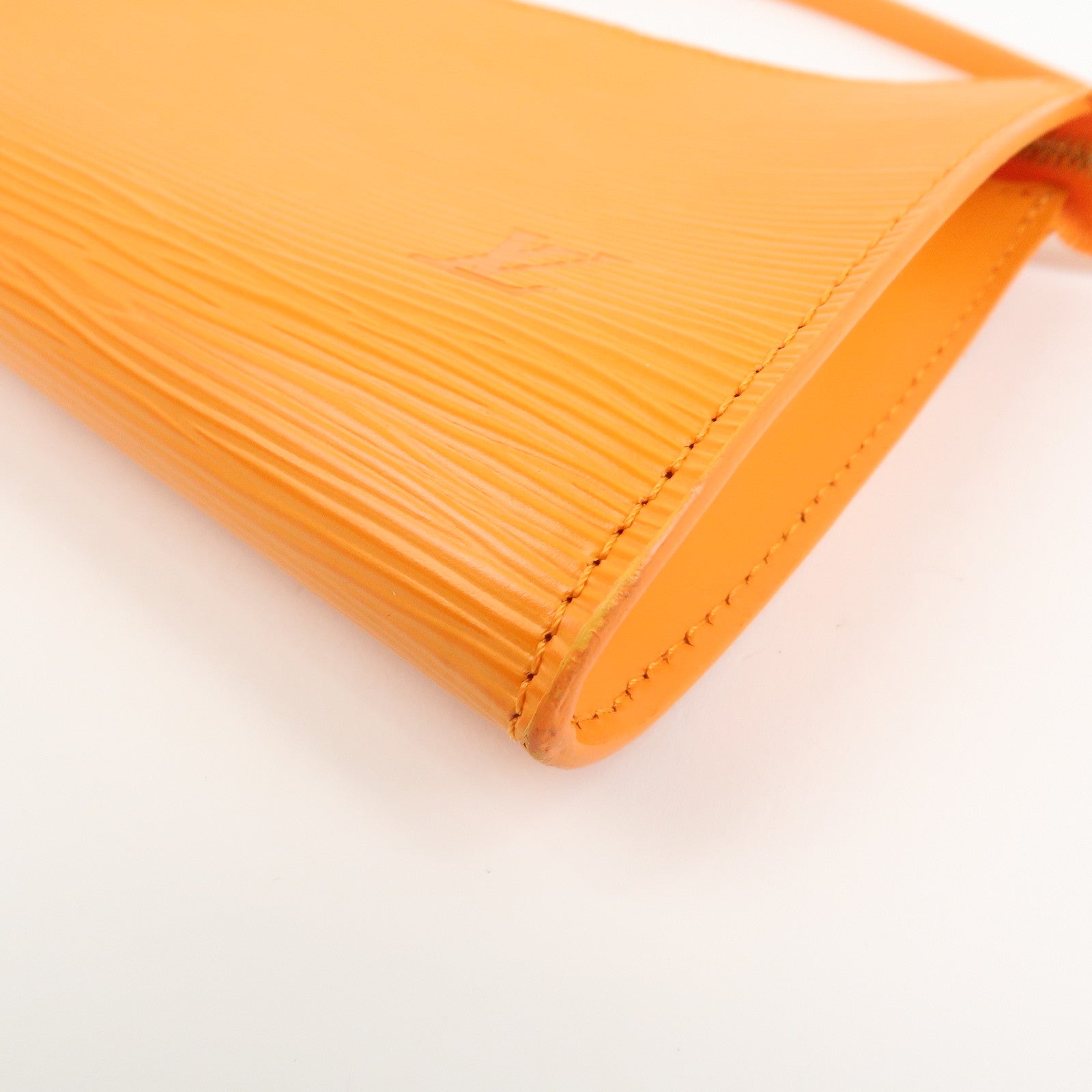 Louis Vuitton Epi Pochette Accessoires Pouch Mandarin M5294H