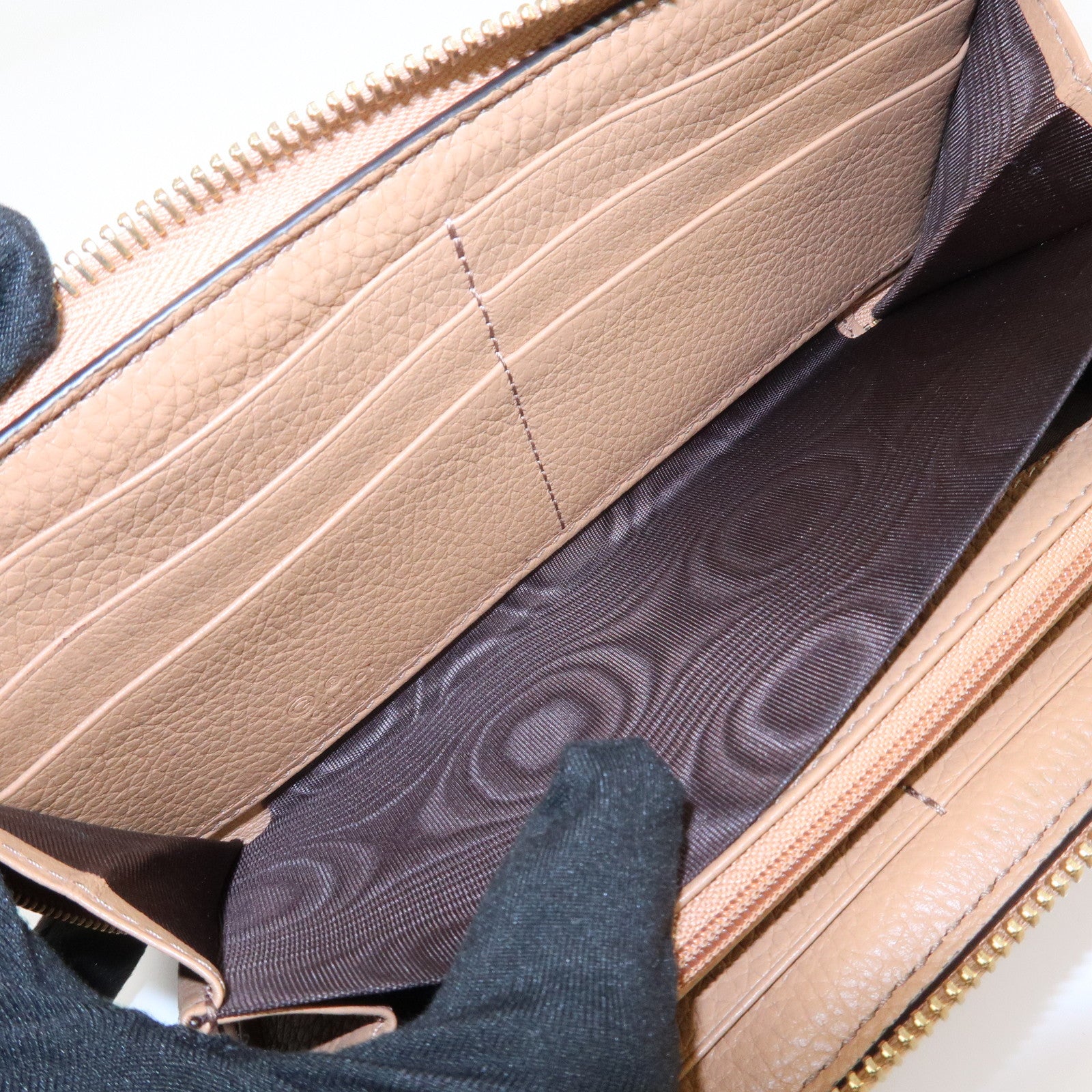 GUCCI SOHO Leather Round Zippy Long Wallet Beige 598187