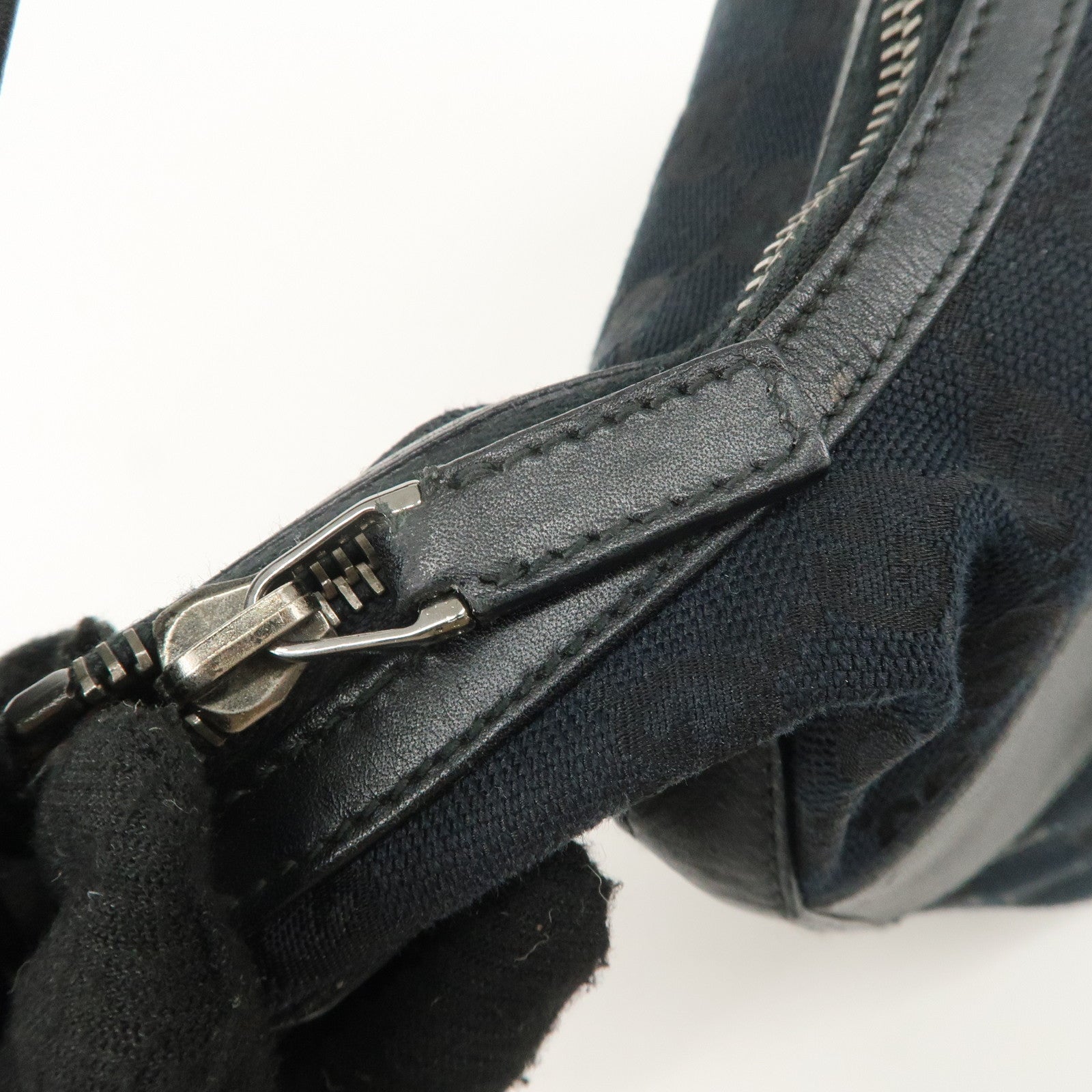 GUCCI GG Canvas Leather Shoulder Bag Hand Bag Black 001.4299 Used