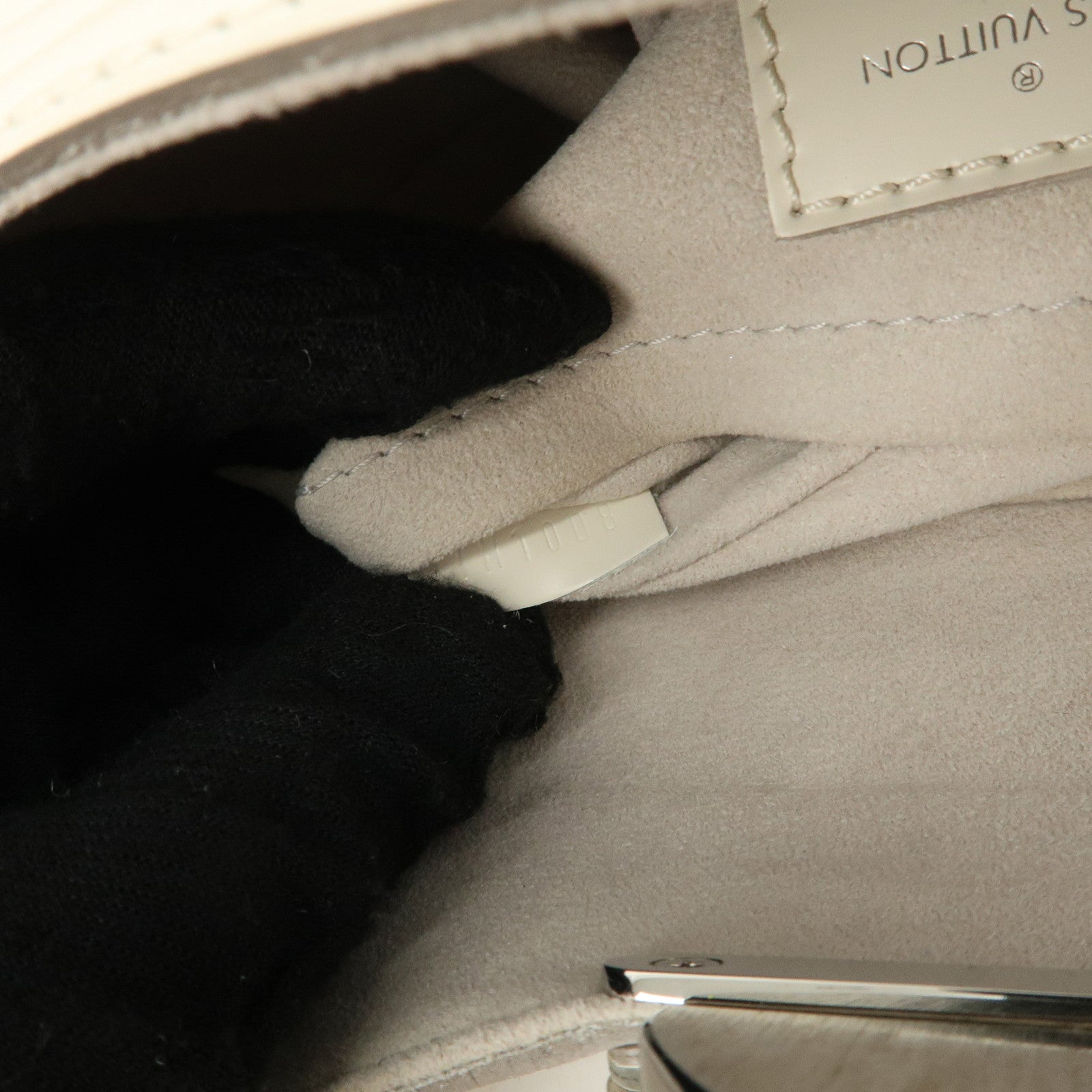 Louis Vuitton Epi Pochette Montaigne Shoulder Bag Ivoire M5929J Used