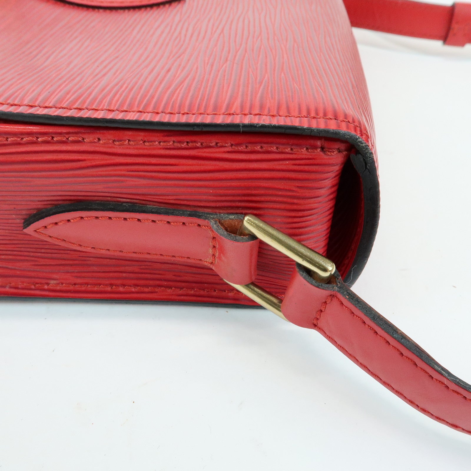 Louis Vuitton Epi Saint Cloud Shoulder Bag Crossbody Bag Red M52197