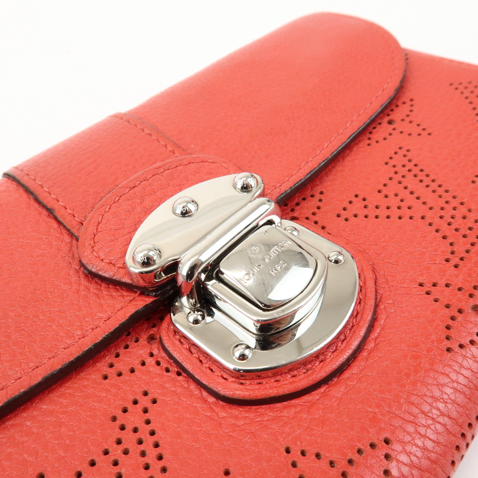 Louis Vuitton Mahina Leather Portefeuille Iris Long Wallet M58161