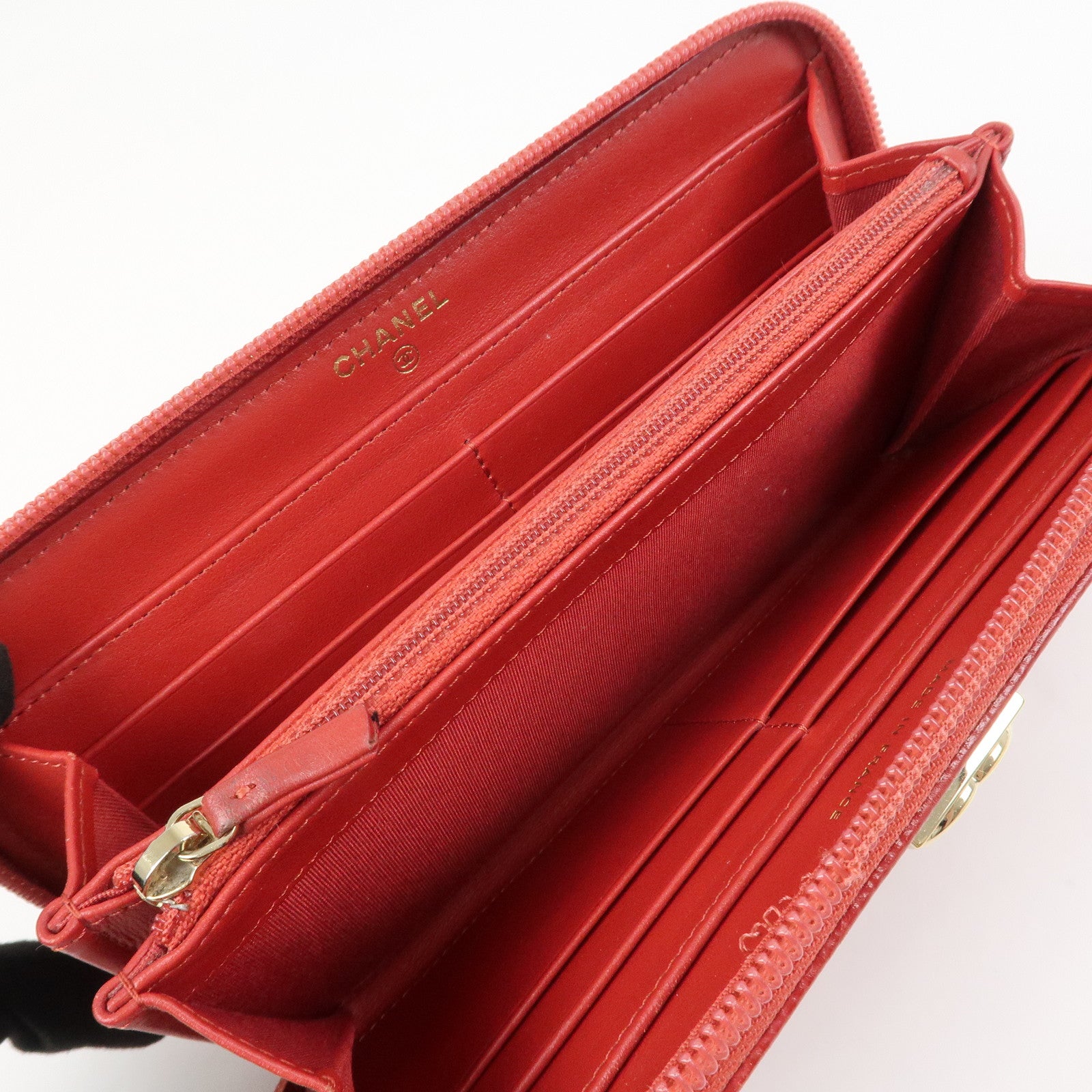CHANEL BOY CHANEL Caviarskin Round Zippy Wallet Red Gold A68912
