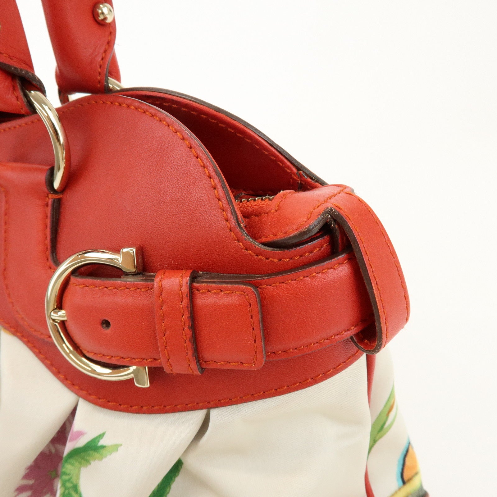 Ferragamo Gancini Logo Satin Leather Shoulder Bag Hand Bag Ivory