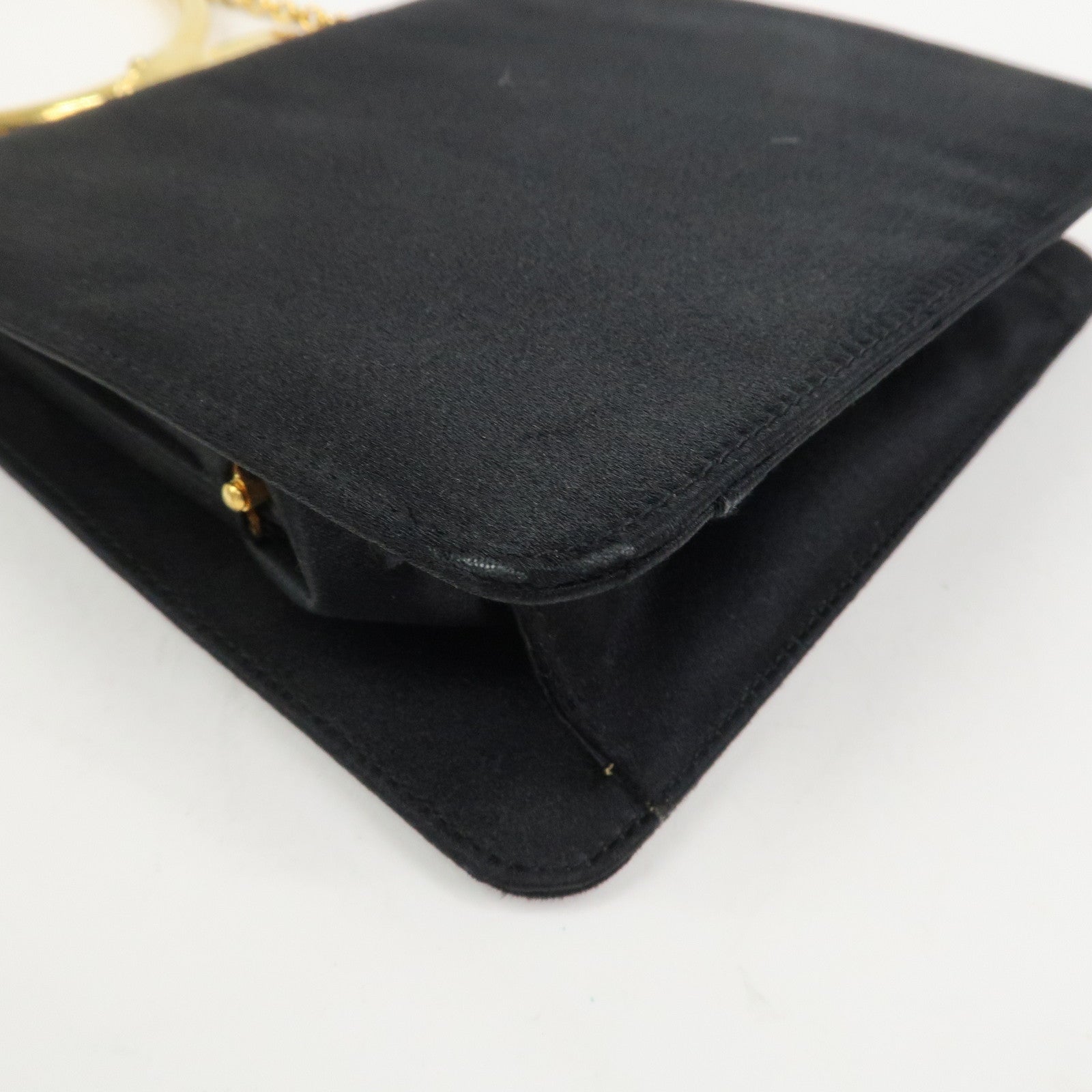 Ferragamo Boots Motif Kiss Lock Hand Bag Black