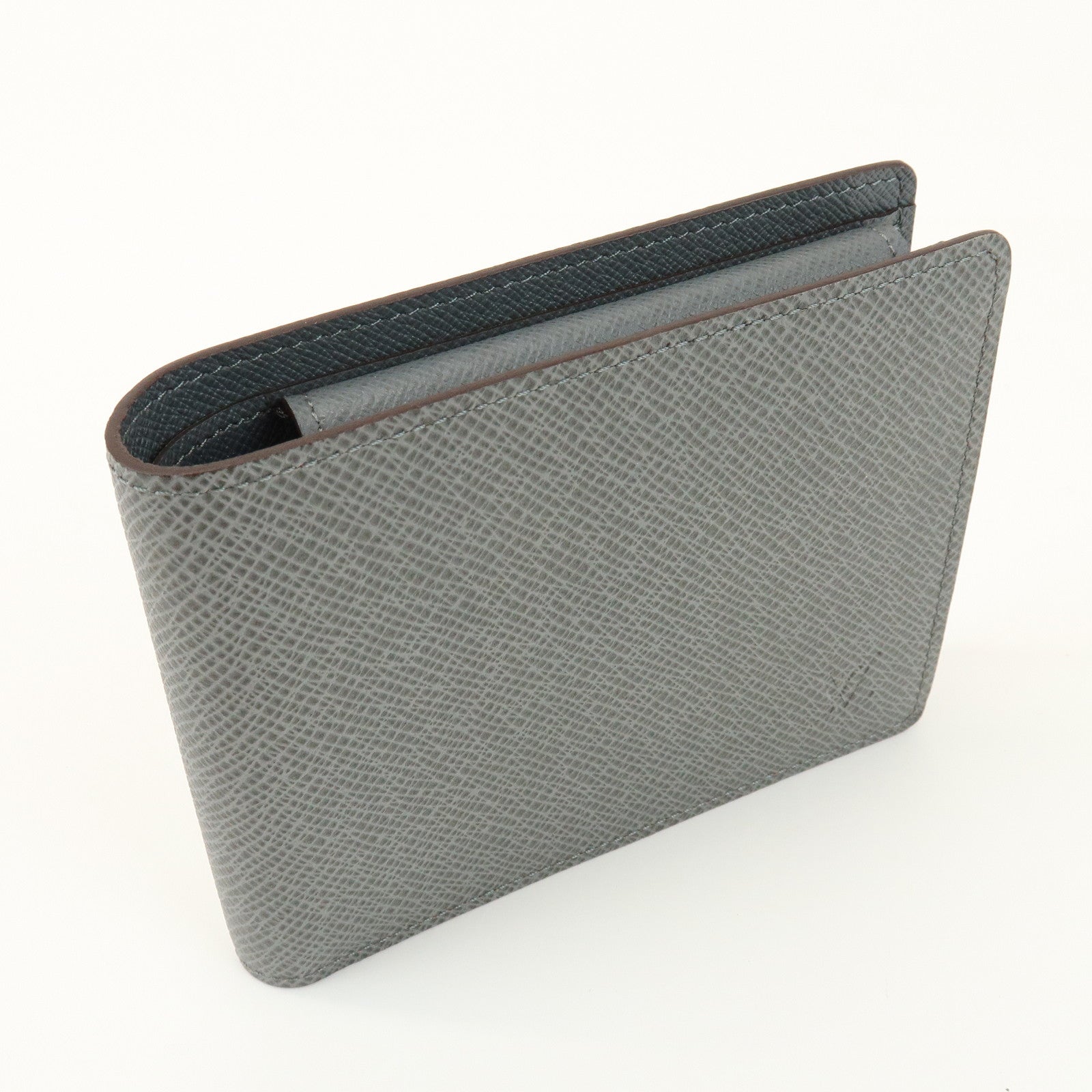 Louis Vuitton Taiga Portefeuille Florin Wallet Glacier Gray M32650