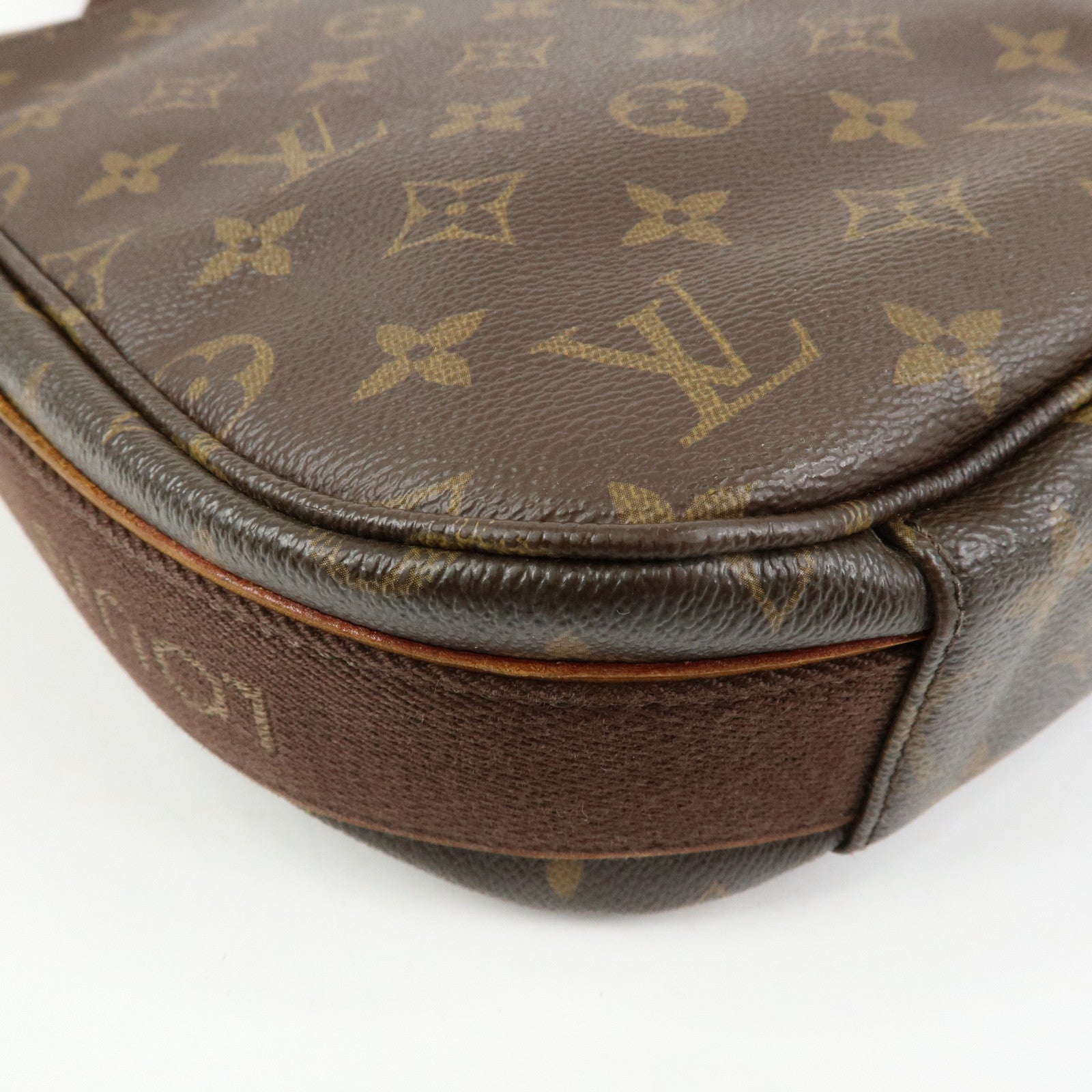 Louis Vuitton Monogram Messenger Beaubourg MM Canvas Bag M97038