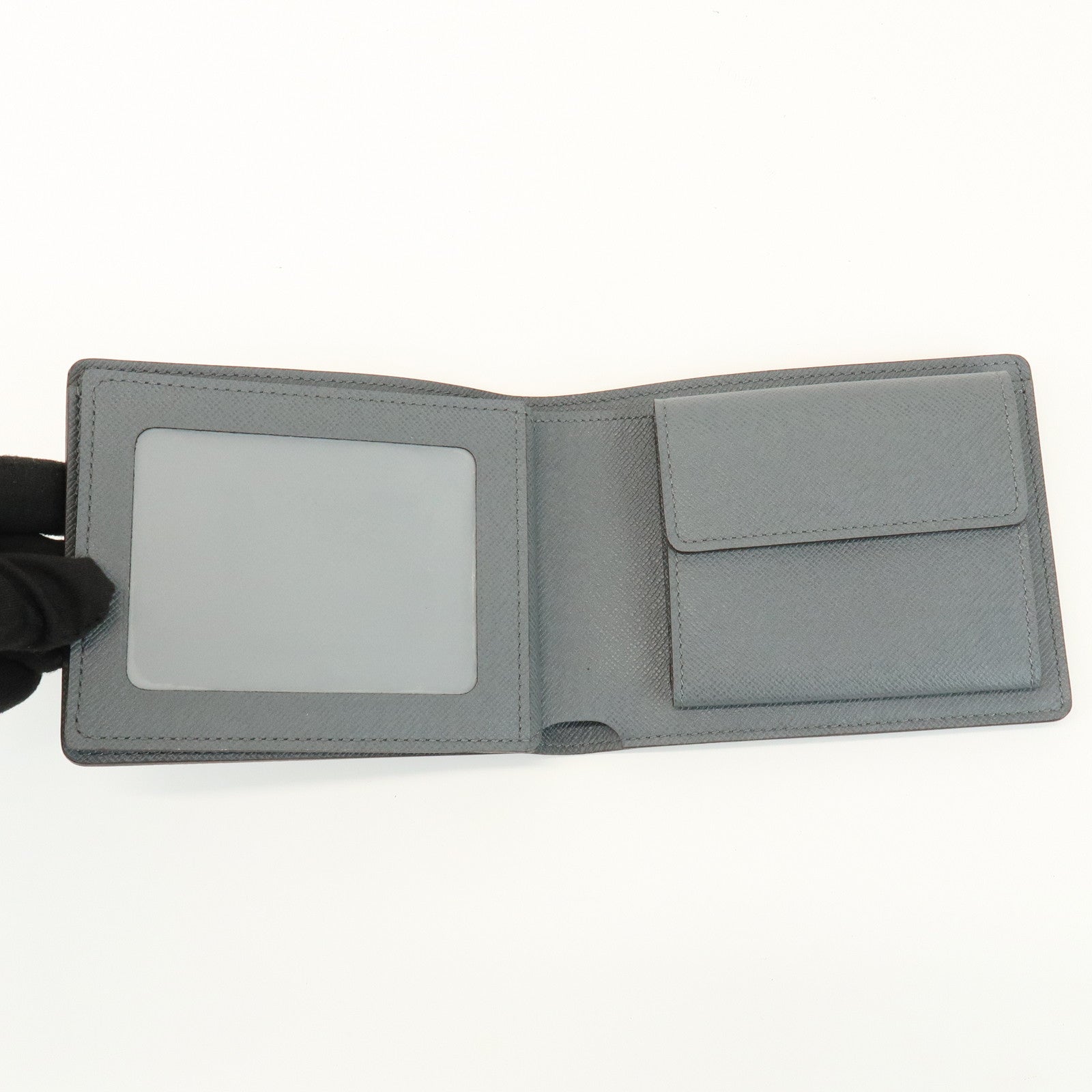 Louis Vuitton Taiga Portefeuille Florin Wallet Glacier Gray M32650