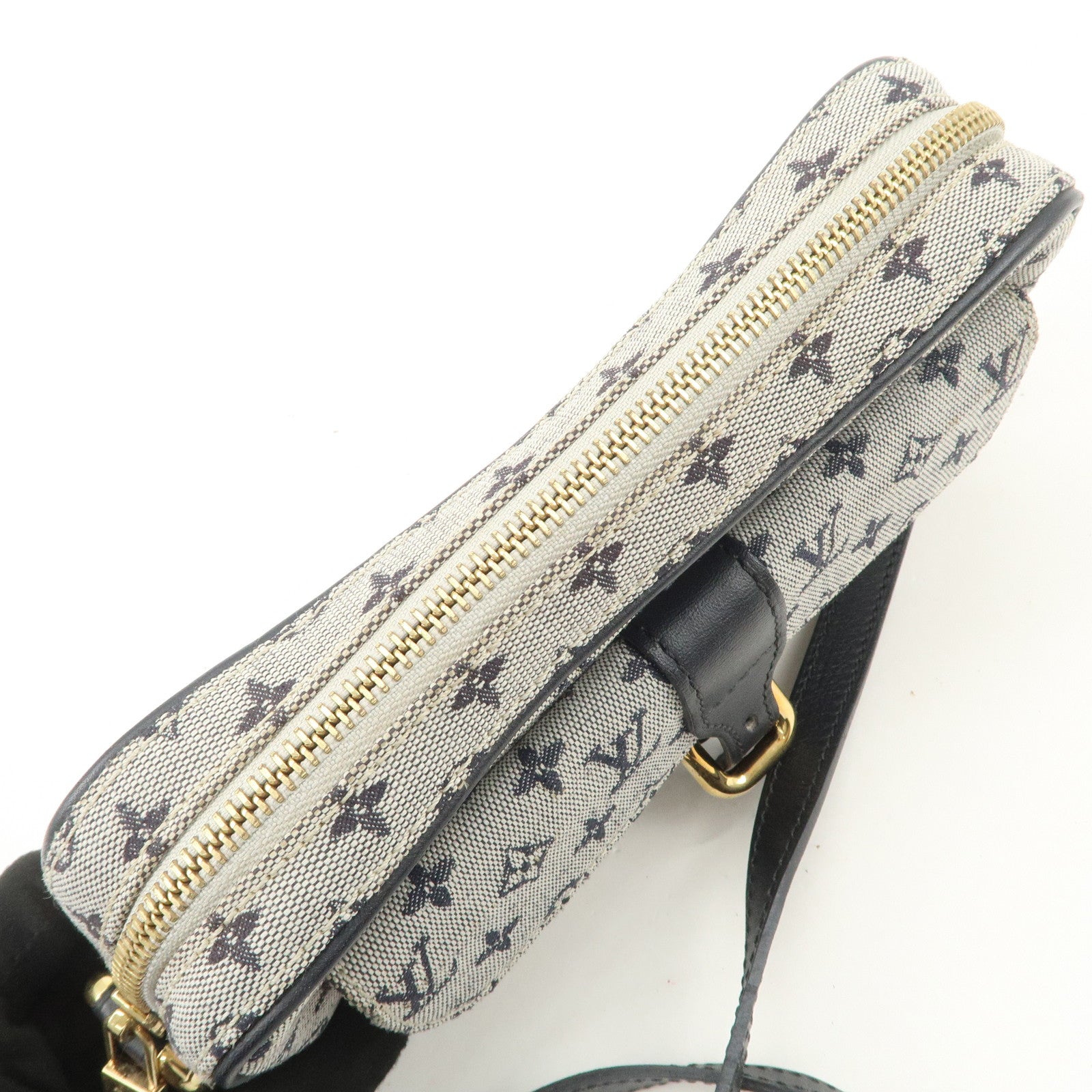 Louis Vuitton Monogram Mini Canvas Juliette MM Shoulder Bag M92315