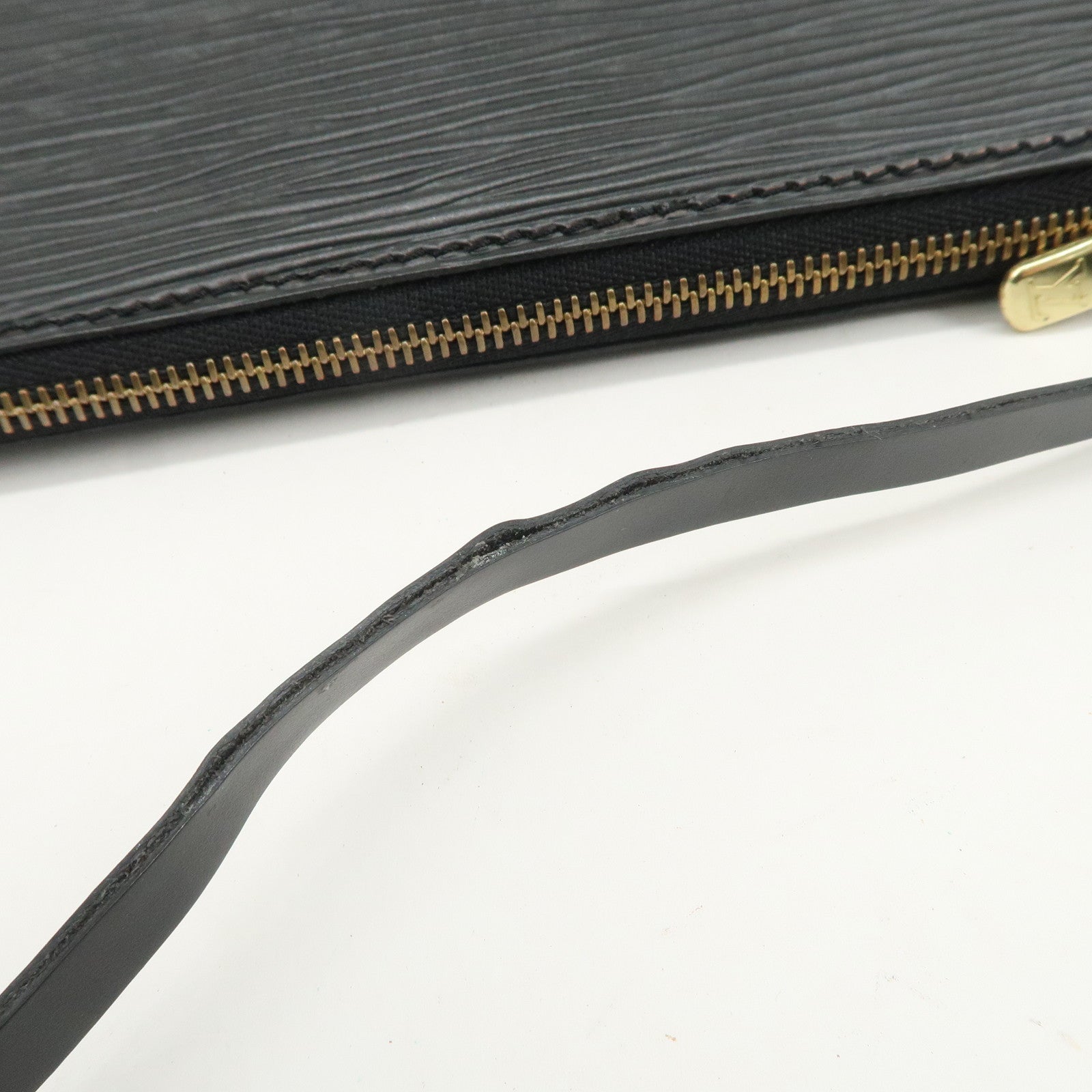 Louis Vuitton Epi Pochette Accessoires Hand Bag Noir M52942