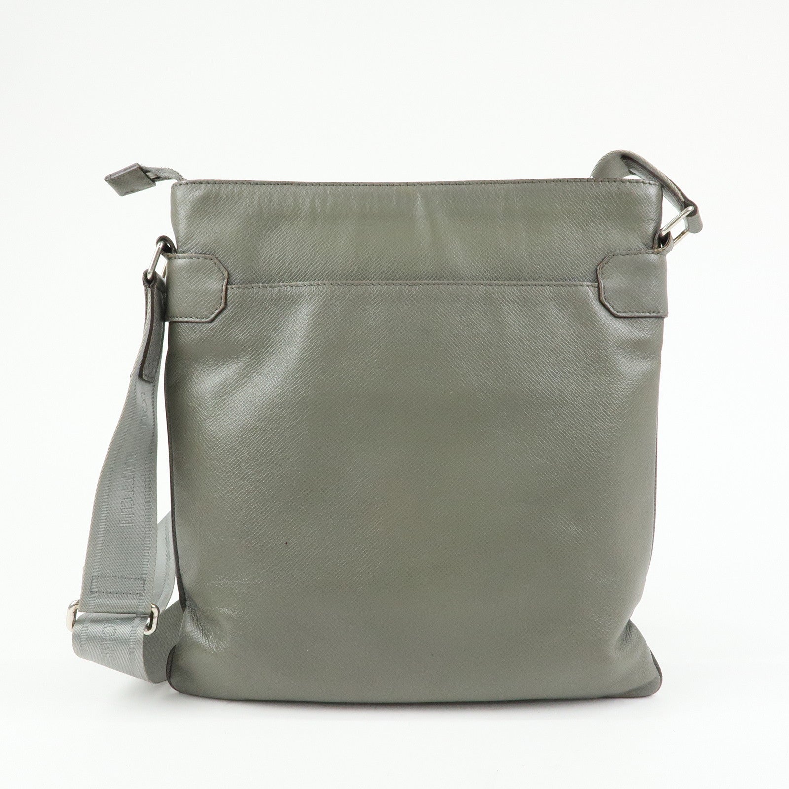 Louis Vuitton Taiga Sasha Shoulder Bag Crossbody Bag Glacier M32630