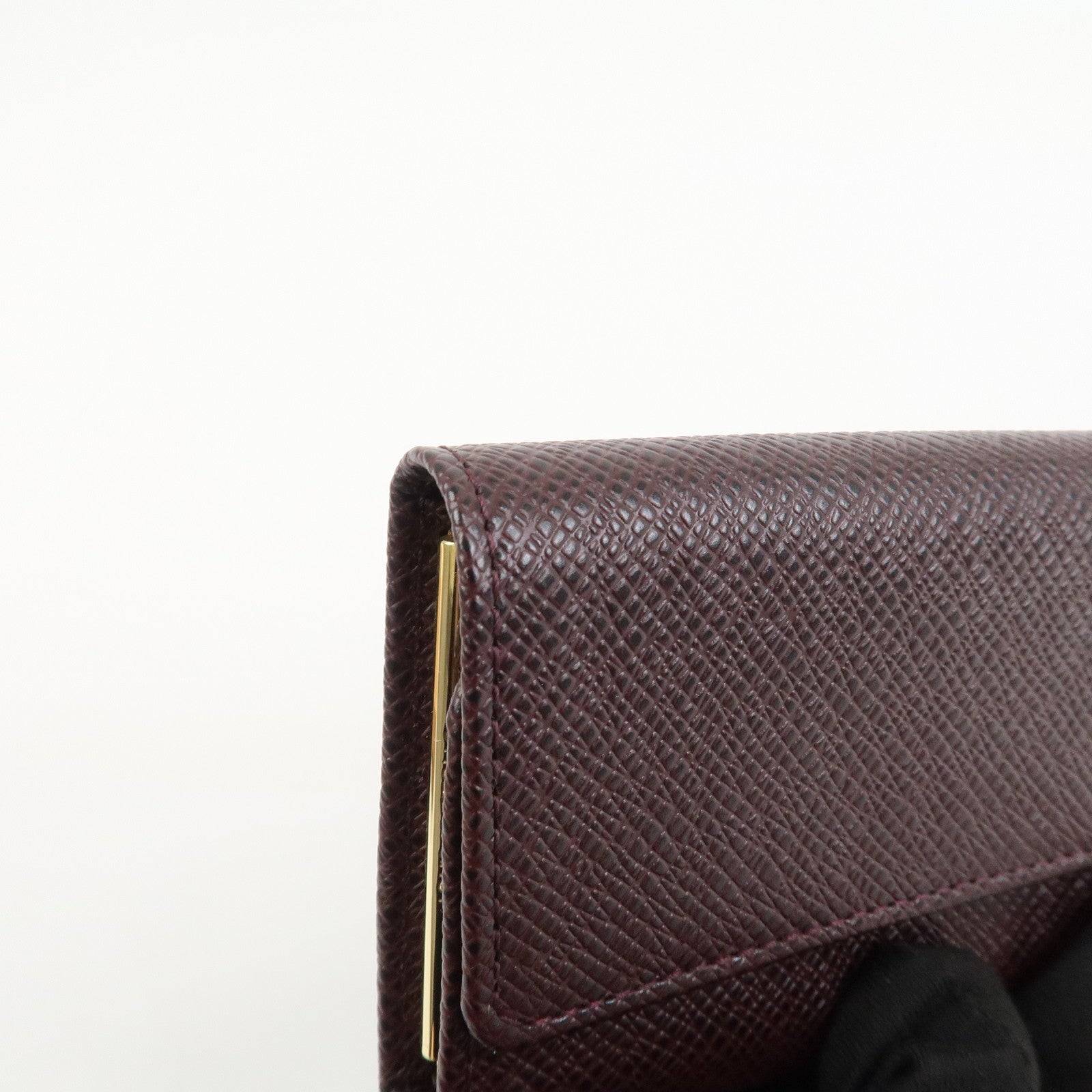 Louis Vuitton Taiga Leather Multiclés 6 Key Case Acajou M30536