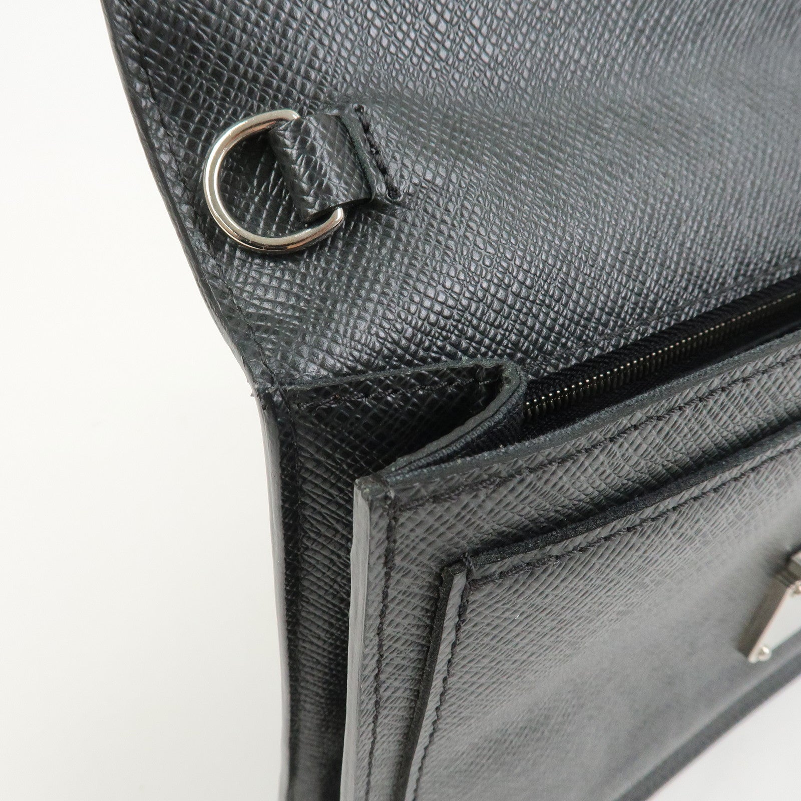 Louis Vuitton Taiga Veraiya Clutch Bag Ardoise M32592