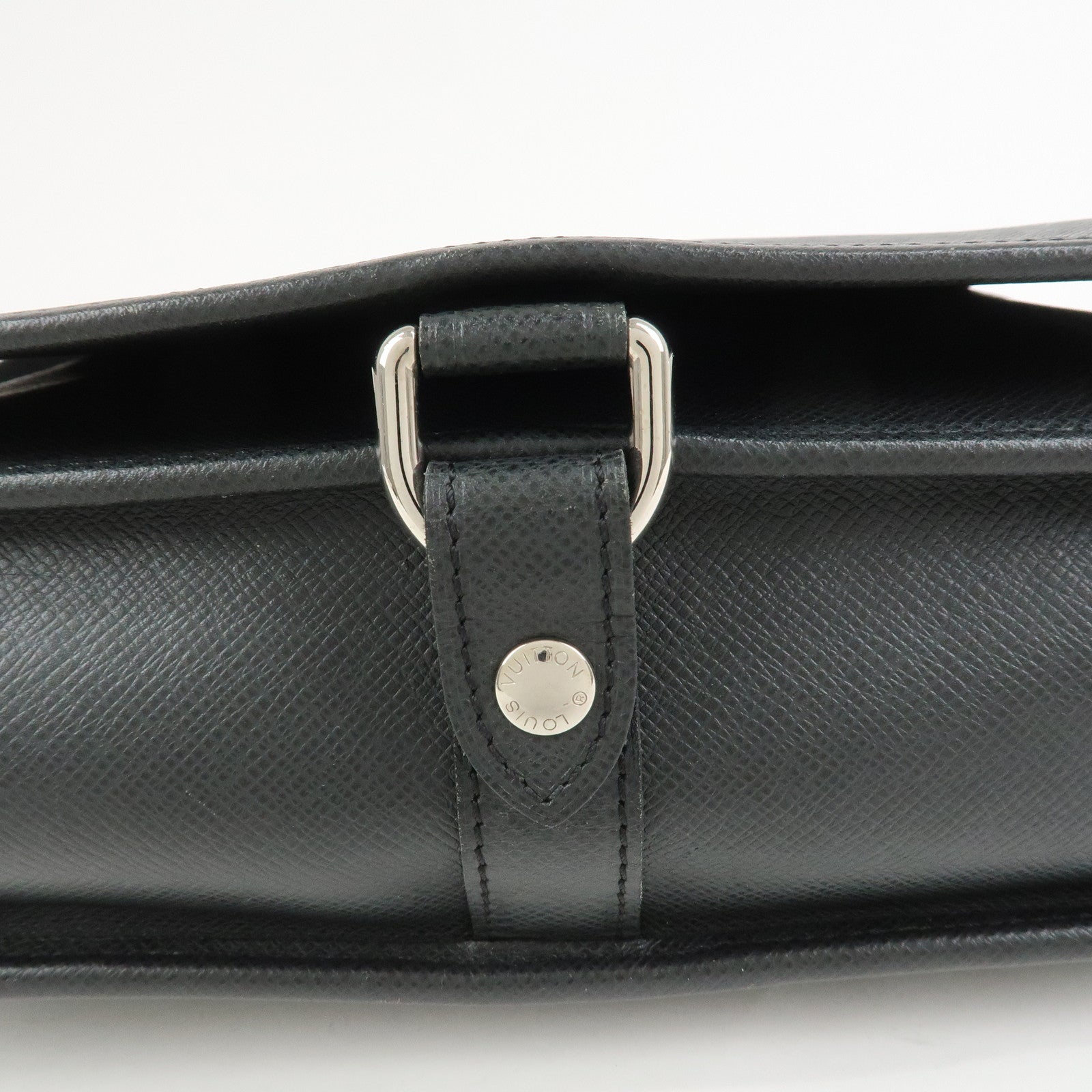 Louis Vuitton Taiga Andrei Shoulder Bag Ardoise M32482