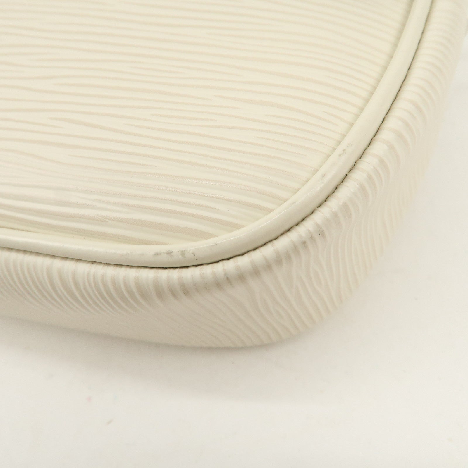 Louis Vuitton Epi Pochette Montaigne Shoulder Bag Ivoire M5929J Used